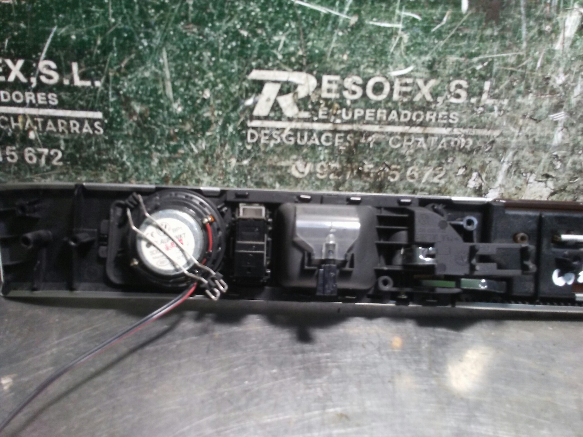 VOLKSWAGEN Touareg 1 generation (2002-2010) Кронштейн ручки передней левой двери 7L6867439 18898504
