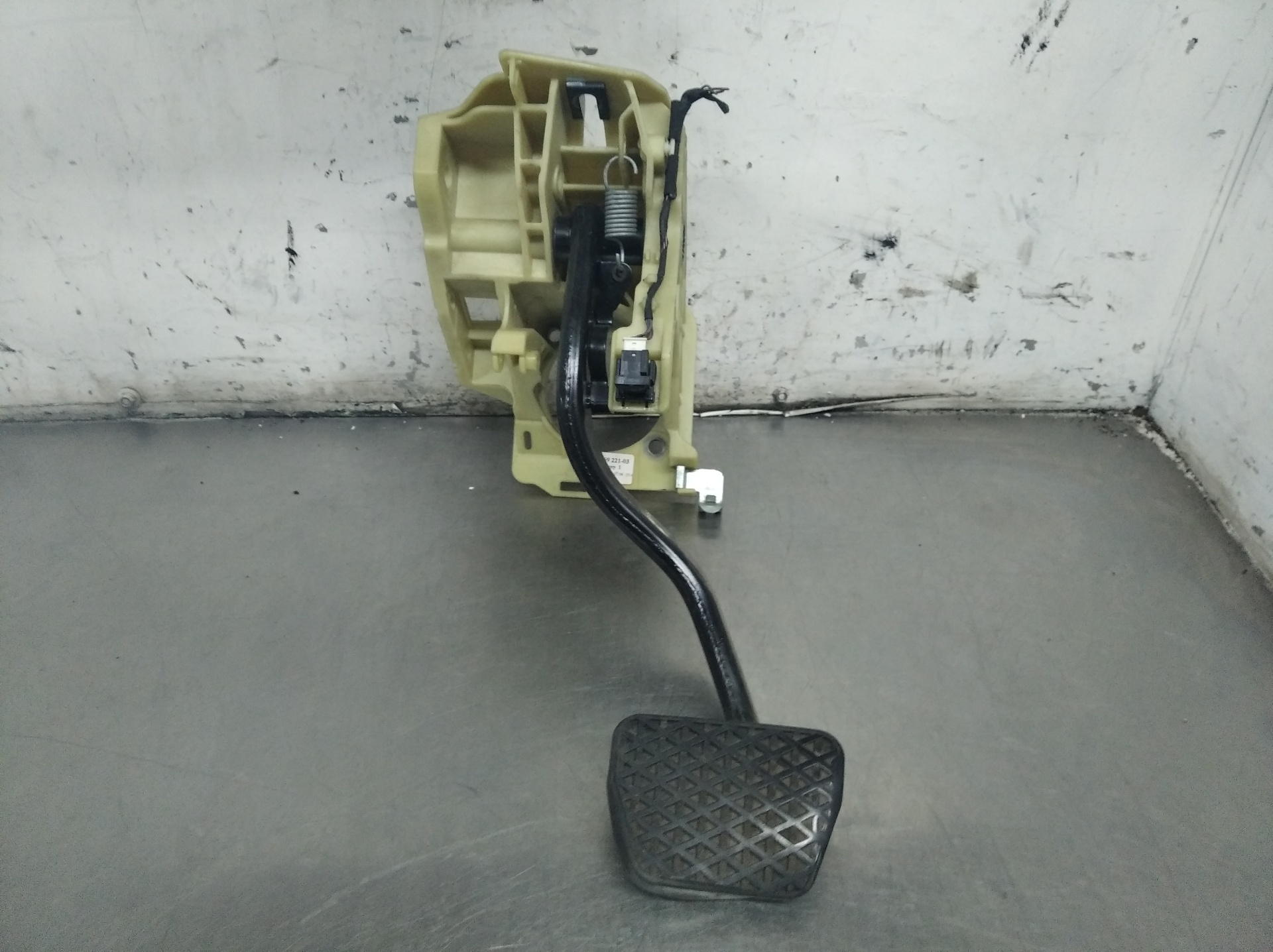 BMW 5 Series E60/E61 (2003-2010) Brake Pedal 676922103 26029901