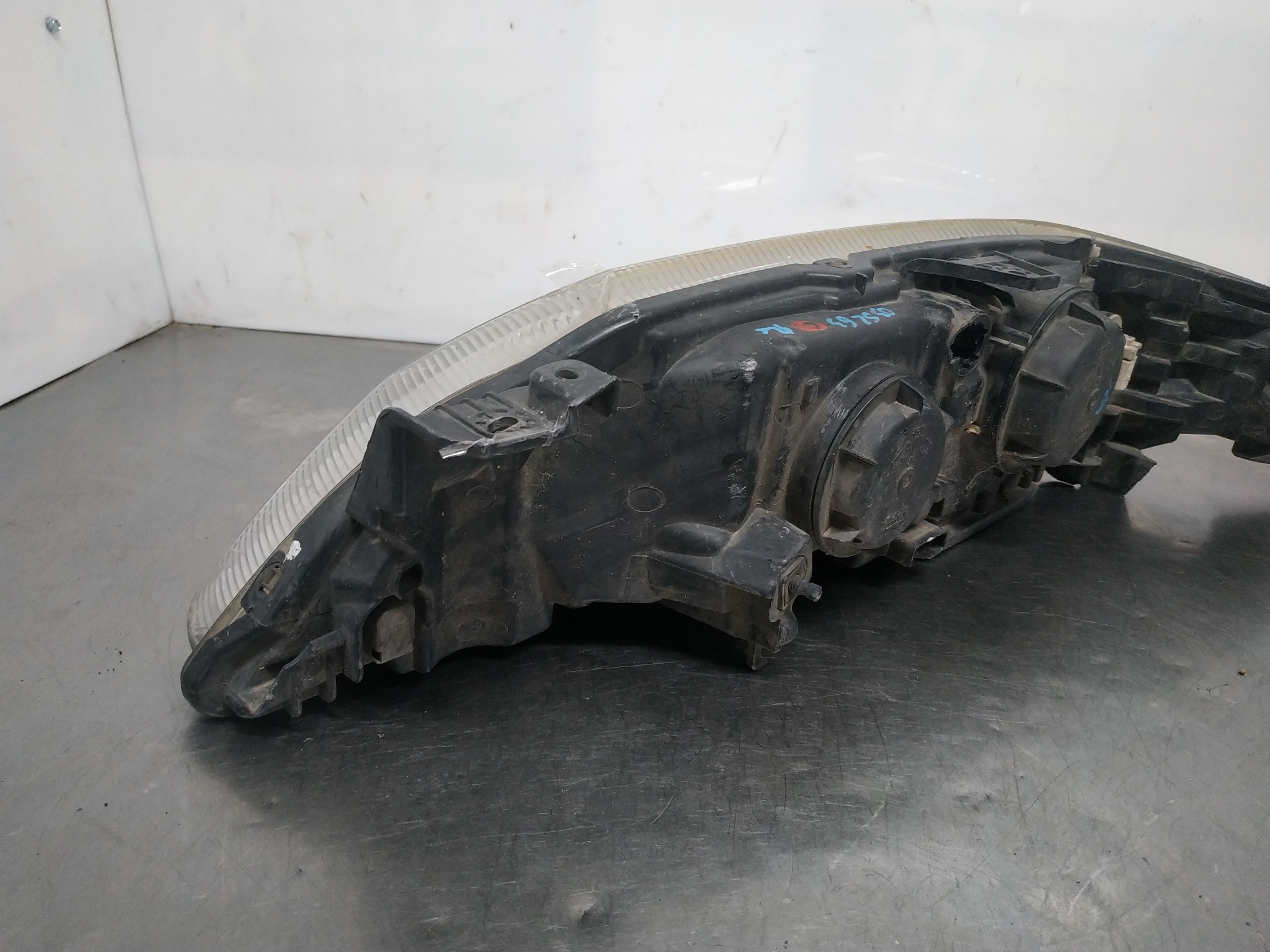 Headlamp rh F9Q D6 8200002847 de Renault Laguna ii (bg0/1_) 2001-2007 - pieza usada