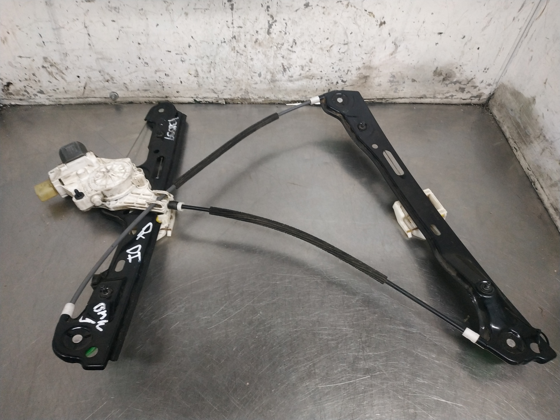 BMW 1 Series F20/F21 (2011-2020) Front Left Door Window Regulator 7067795S 23583963