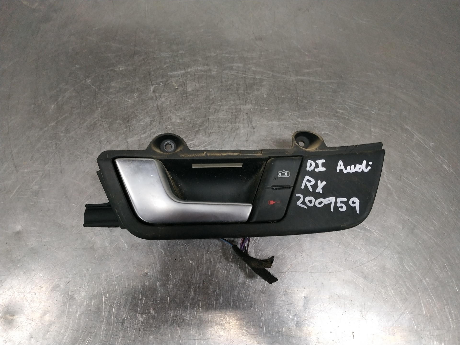 AUDI A4 B7/8E (2004-2008) Кронштейн ручки передней левой двери 8E1837019 26368418