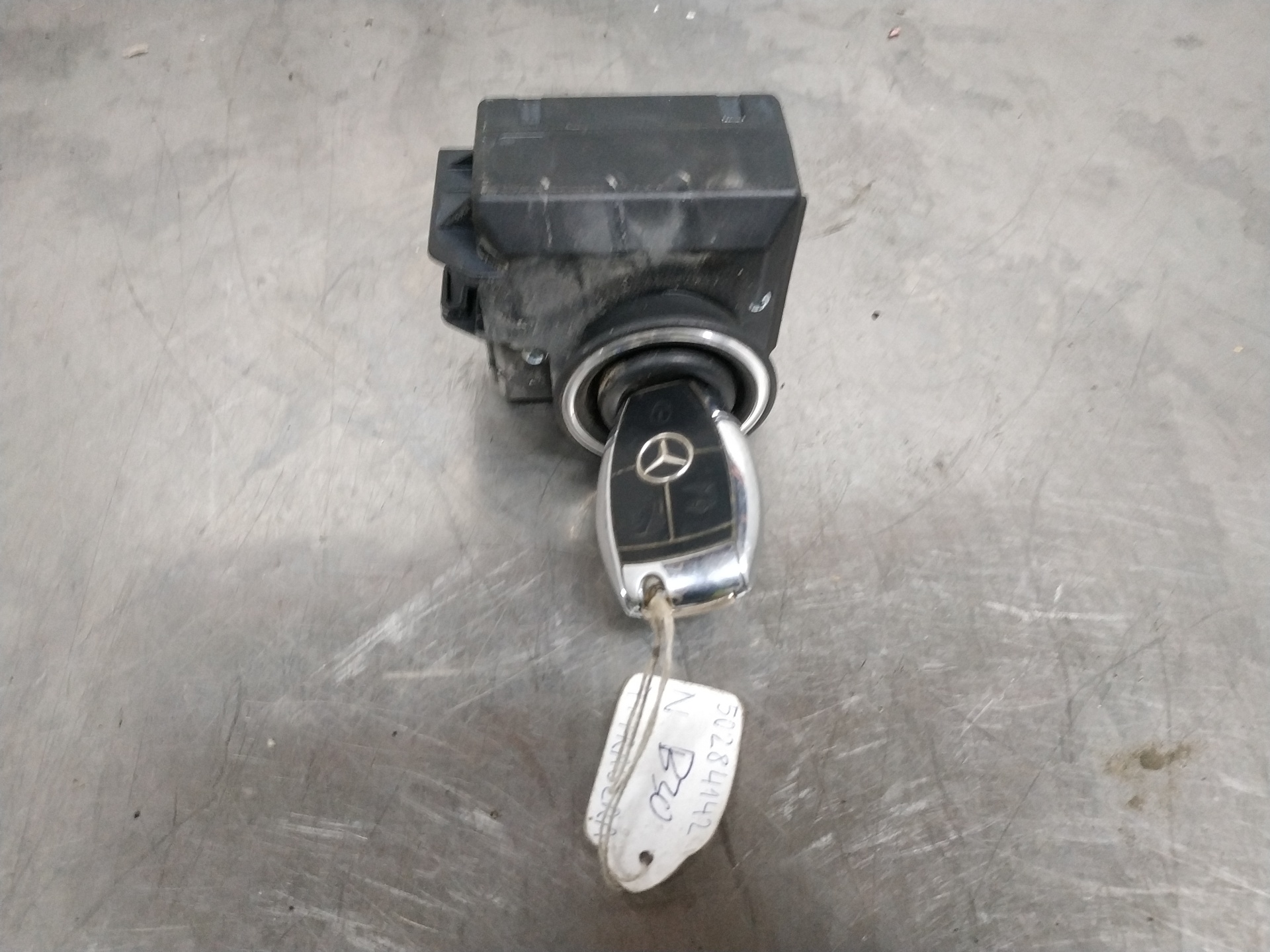 MERCEDES-BENZ C-Class W204/S204/C204 (2004-2015) Ignition Lock A2045450908 27254459