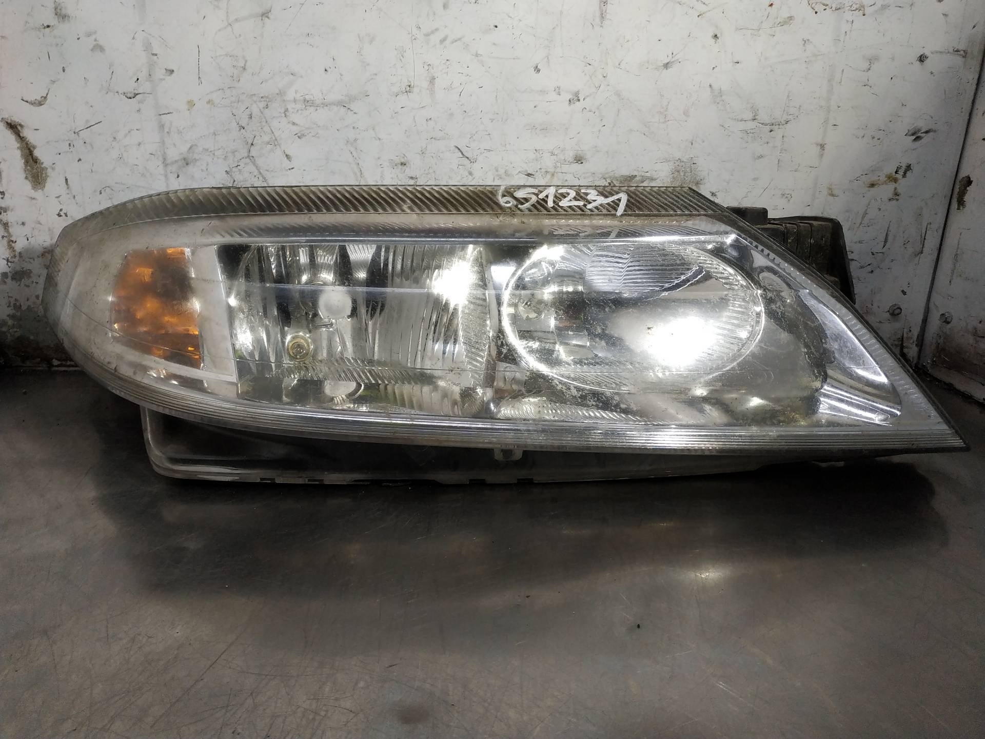 Headlamp rh F9Q750,F9Q670,F9Q674,F9Q C7 7701048931 de Renault Laguna ii 2001-2003