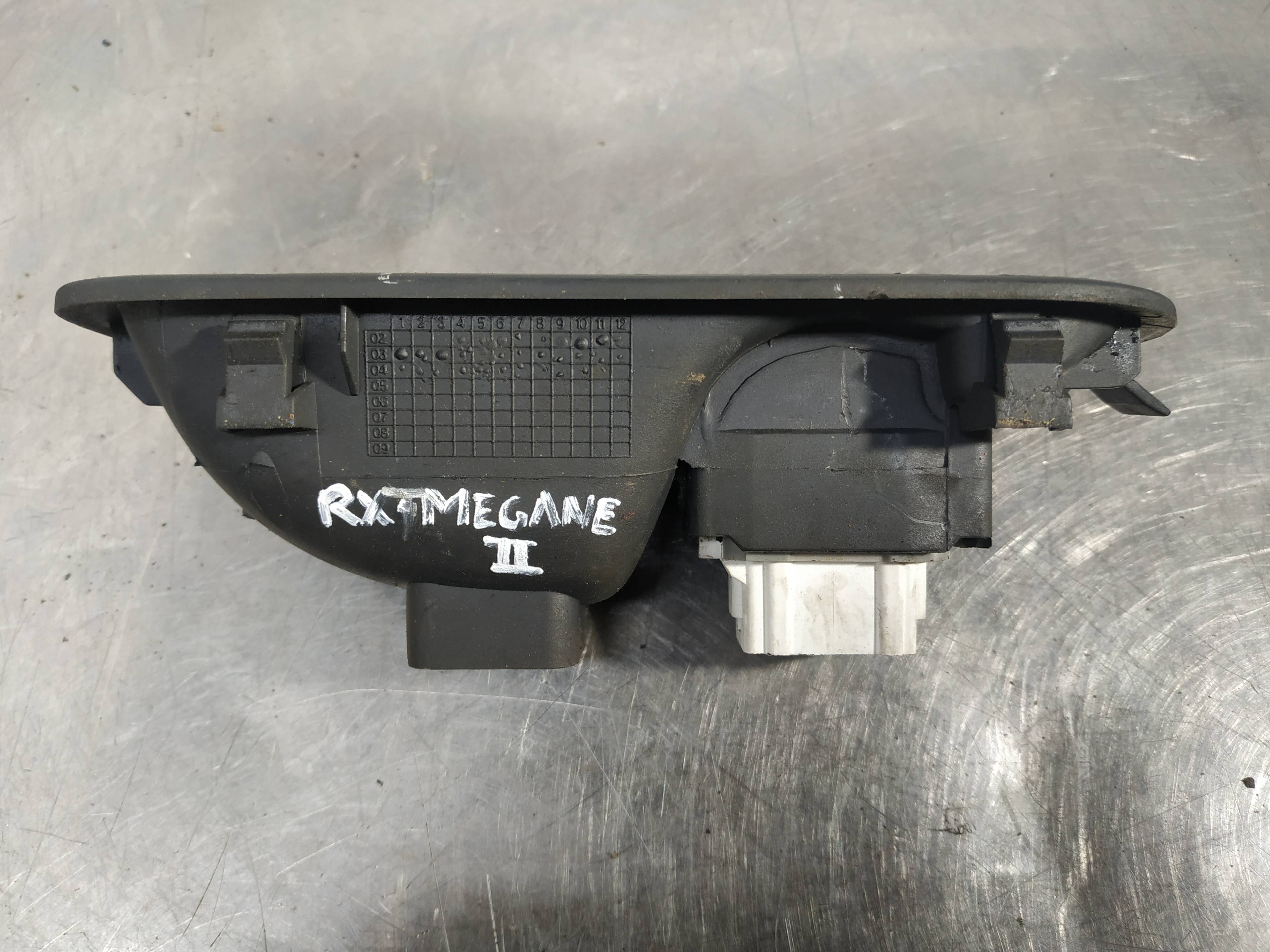 Mando elevalunas trasero izquierdo 156015540 de Renault Megane ii 2002-2009 - pieza usada