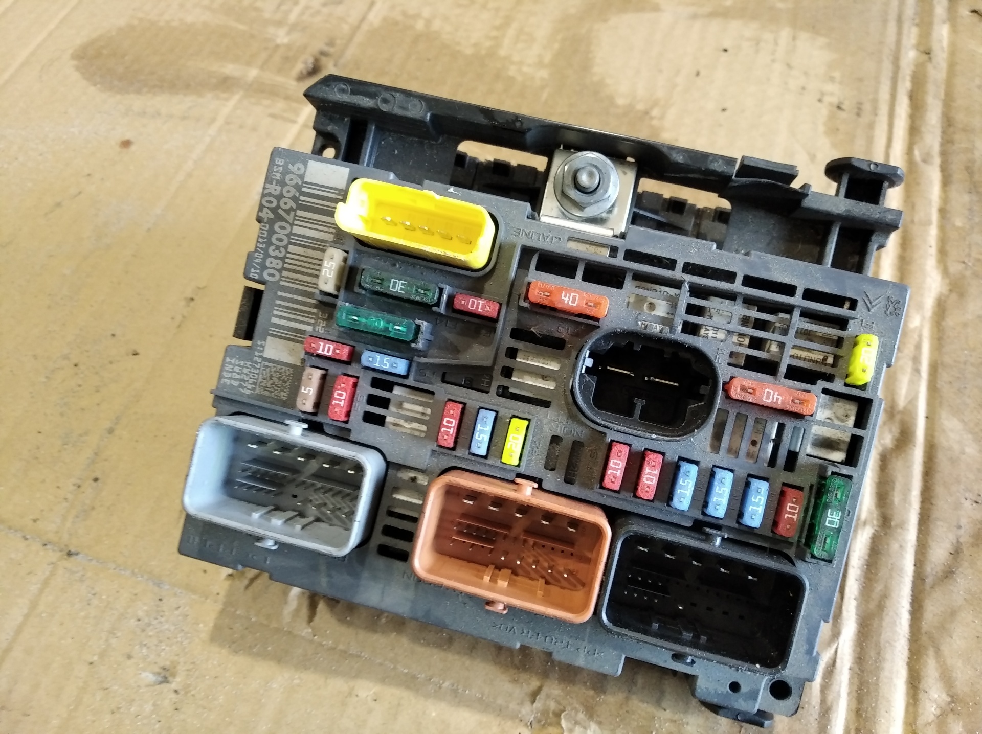 PEUGEOT 607 1 generation (2000-2008) Fuse Box 9666700380 27319031