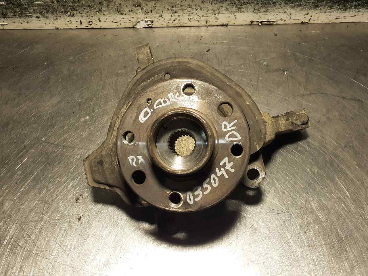 OPEL Corsa C (2000-2006) Front Right Wheel Hub 18843471