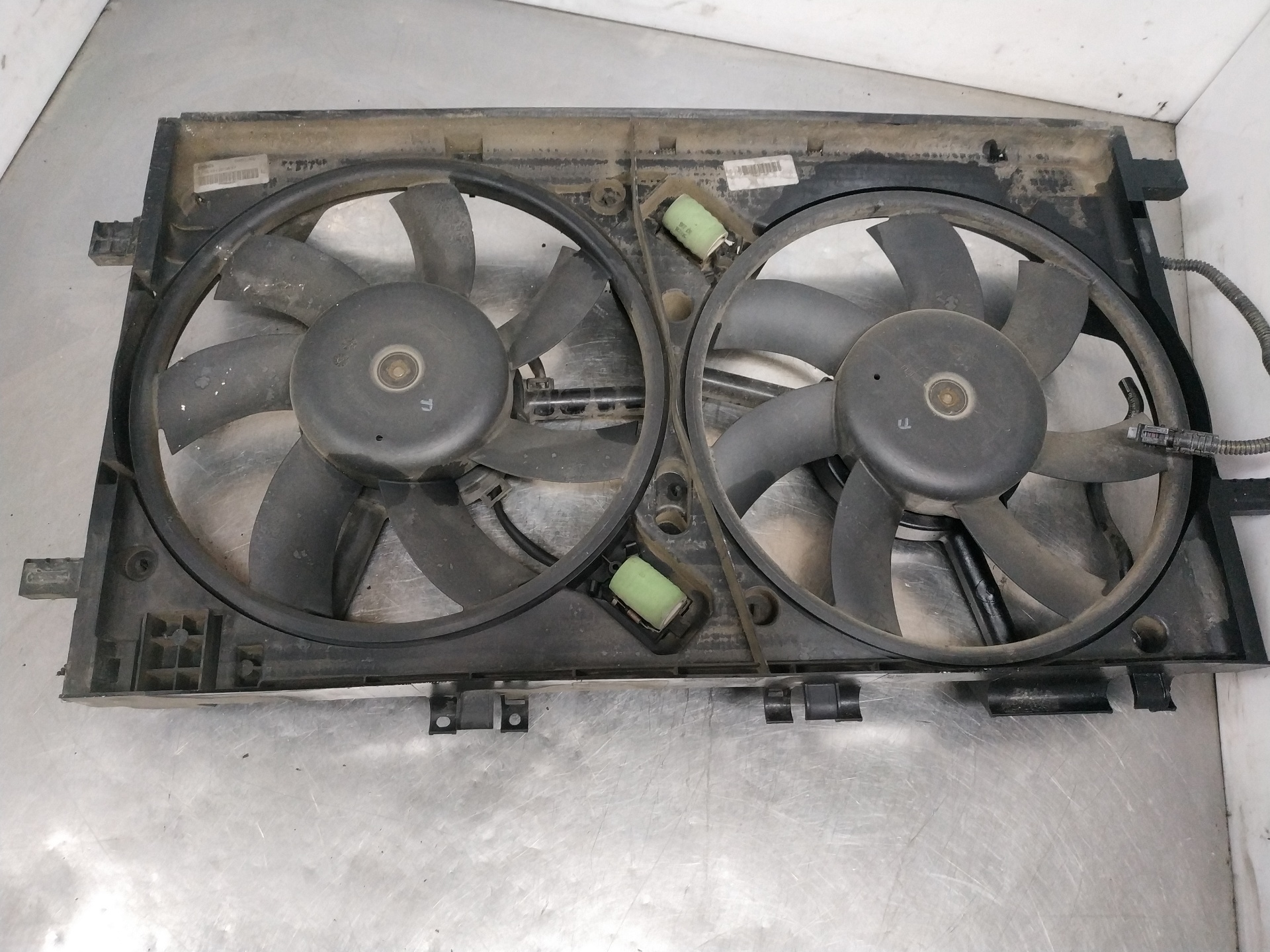 Electroventilador A20DTH 13223018 de Opel Insignia a sports tourer (g09) 2008-2012 - pieza usada