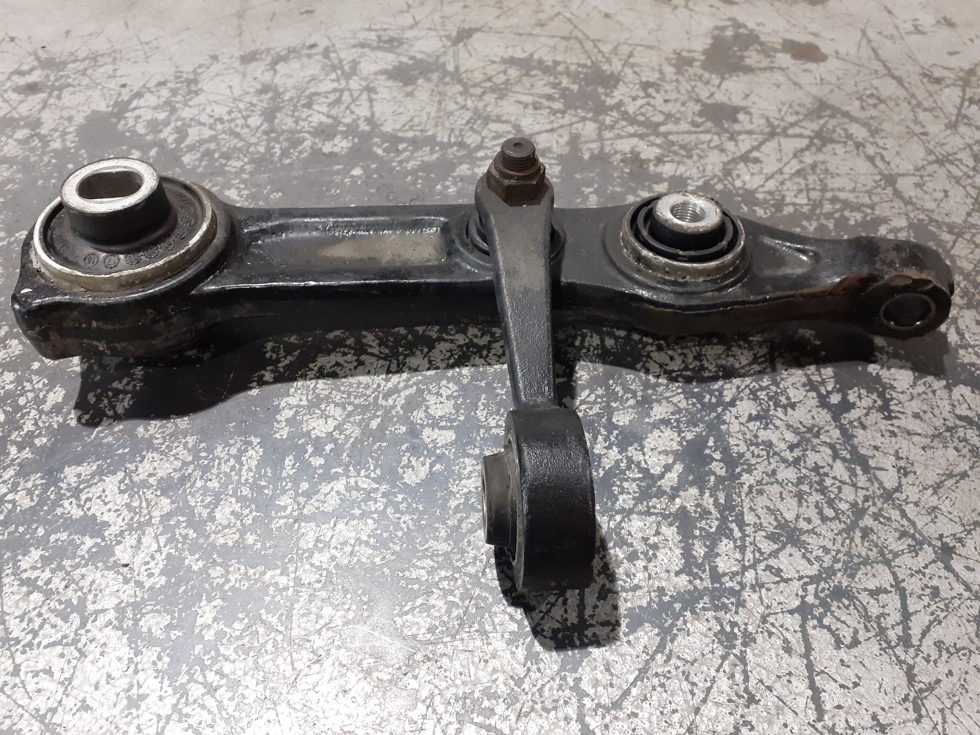 TOYOTA E-Class W211/S211 (2002-2009) Braț de control inferior stânga față 2113331114 19072729