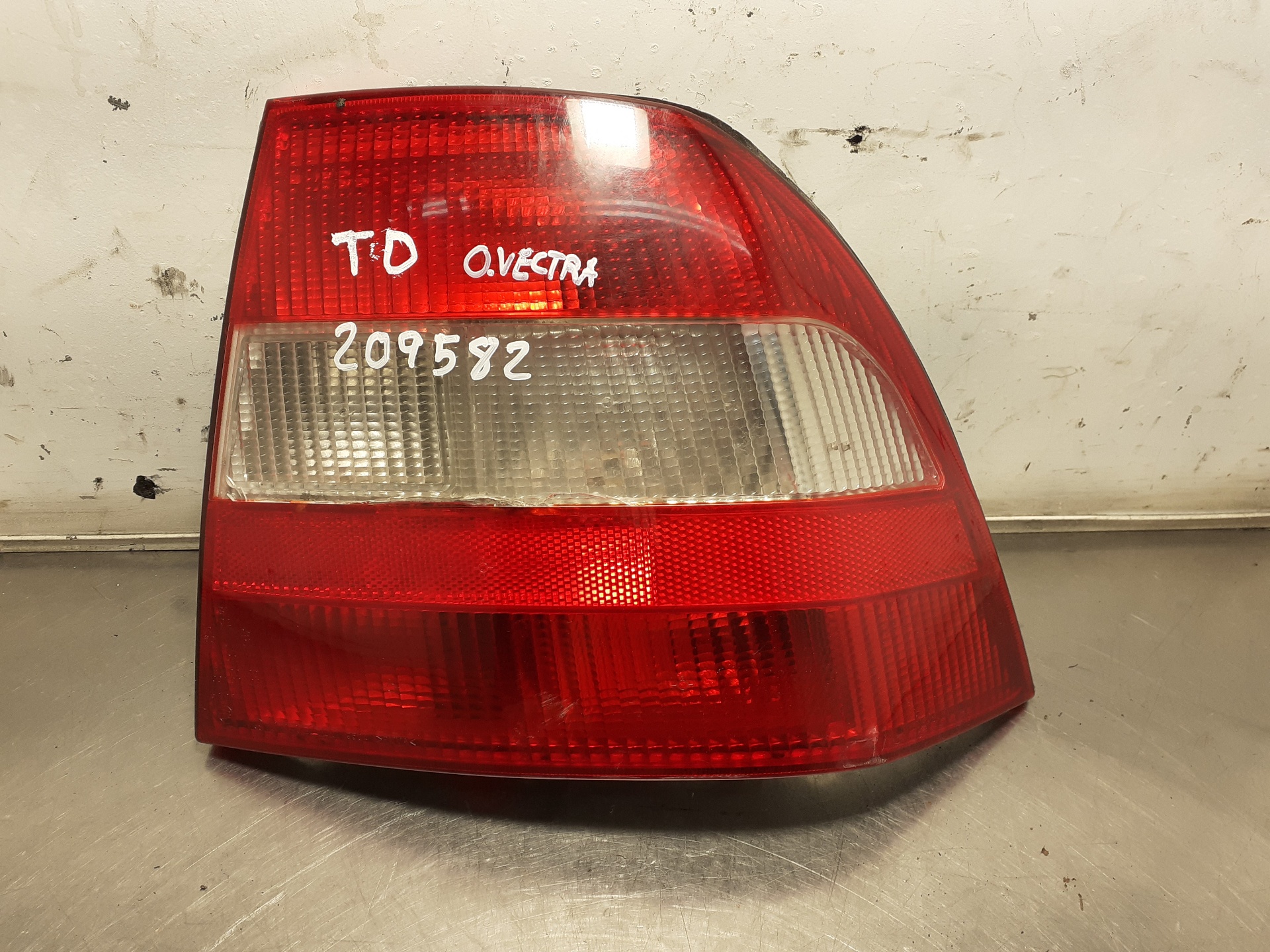 Scheinwerfer hinten rechts X20DTH 90568049 de Opel Vectra b hatchback (j96) 1995-0