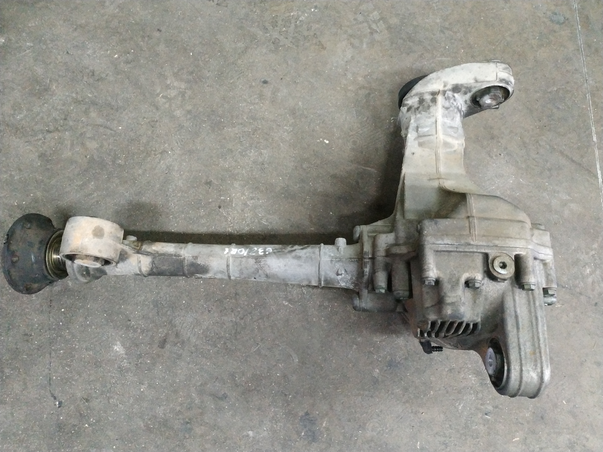 VOLKSWAGEN Touareg 1 generation (2002-2010) Reductor față 4460310026 27319341