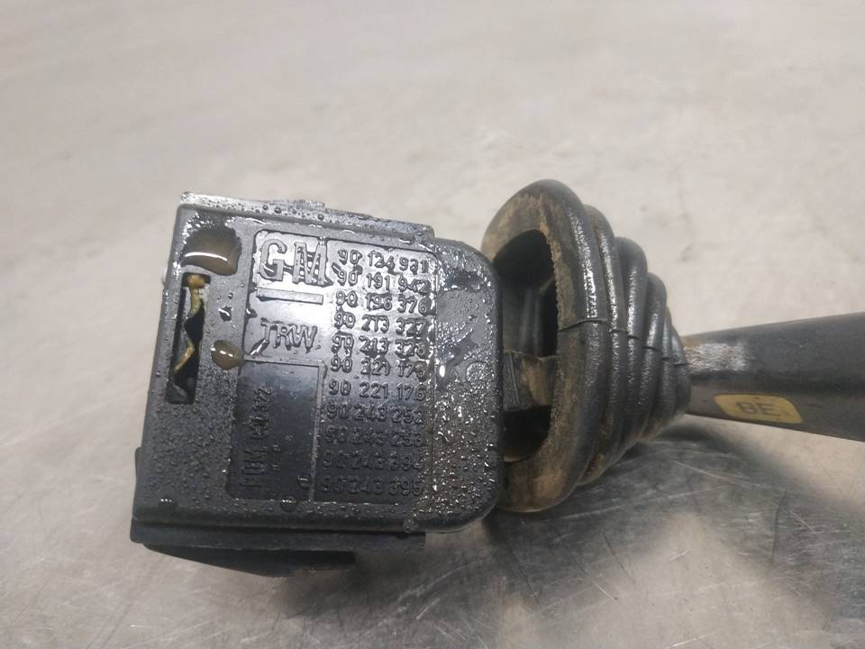 Mando del limpia 90124931 de Opel Corsa b (s93) 1996-2000 - pieza usada