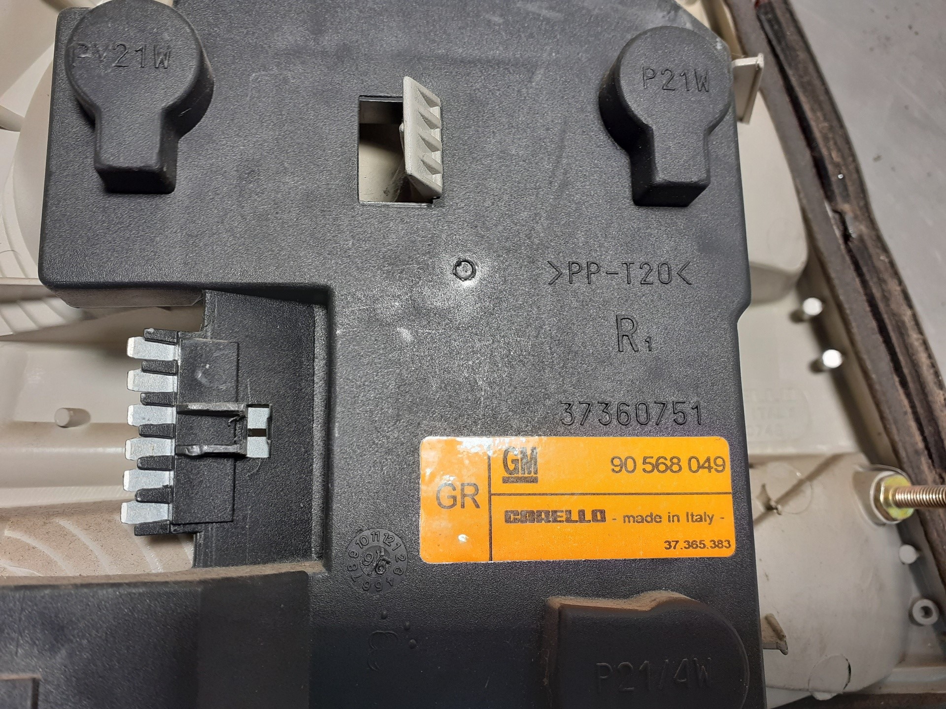 Scheinwerfer hinten rechts X20DTH 90568049 de Opel Vectra b hatchback (j96) 1995-0 - pieza usada