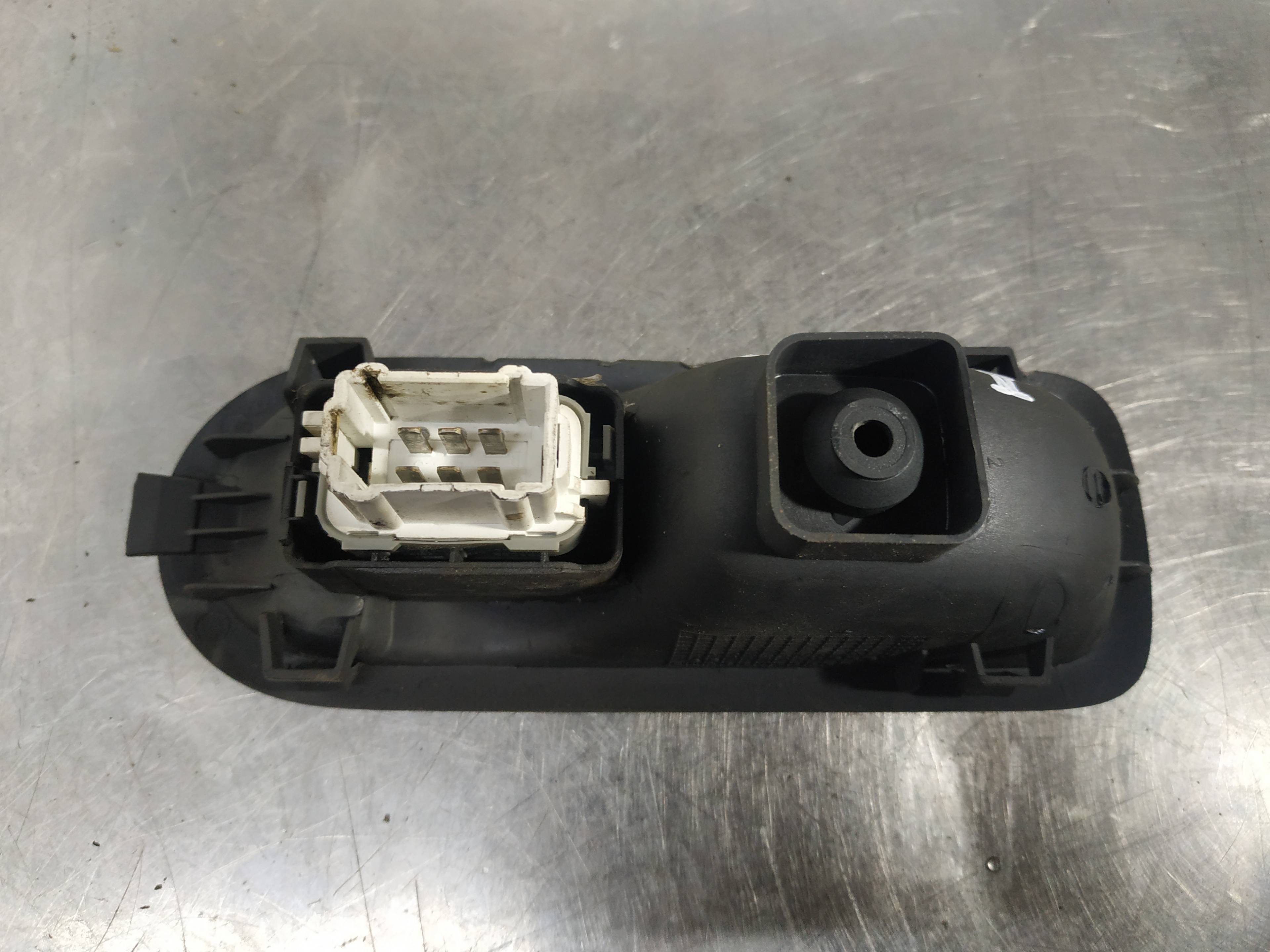 Elevalunas trasero derecho 156015540 de Renault Megane ii 2002-2009 - pieza usada