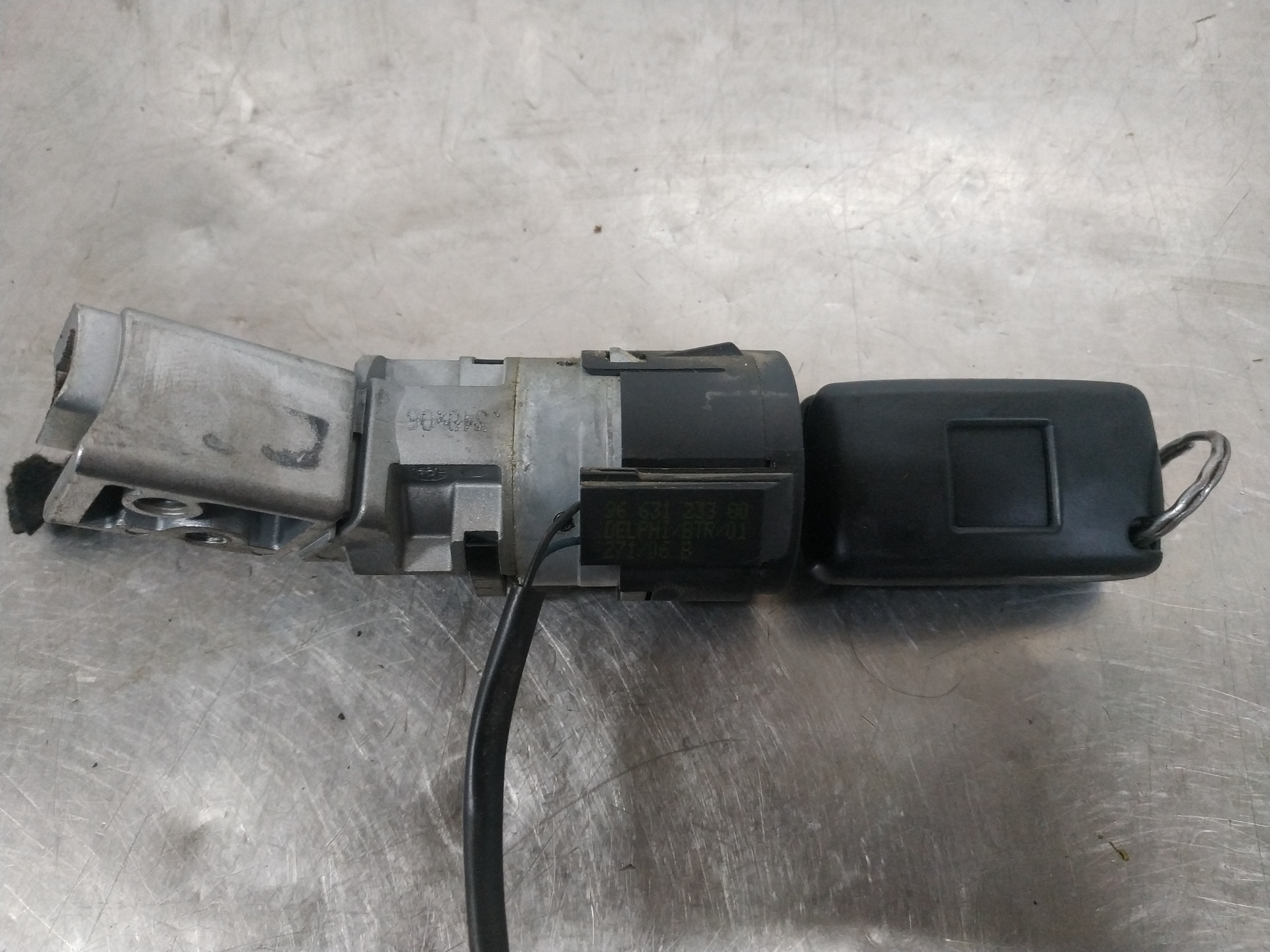 Comutador de arranque 9HZDV6TED4,9HYDV6TED4,9HZ 9663123380 de Citroen C4 grand picasso 2010-2010 - pieza usada