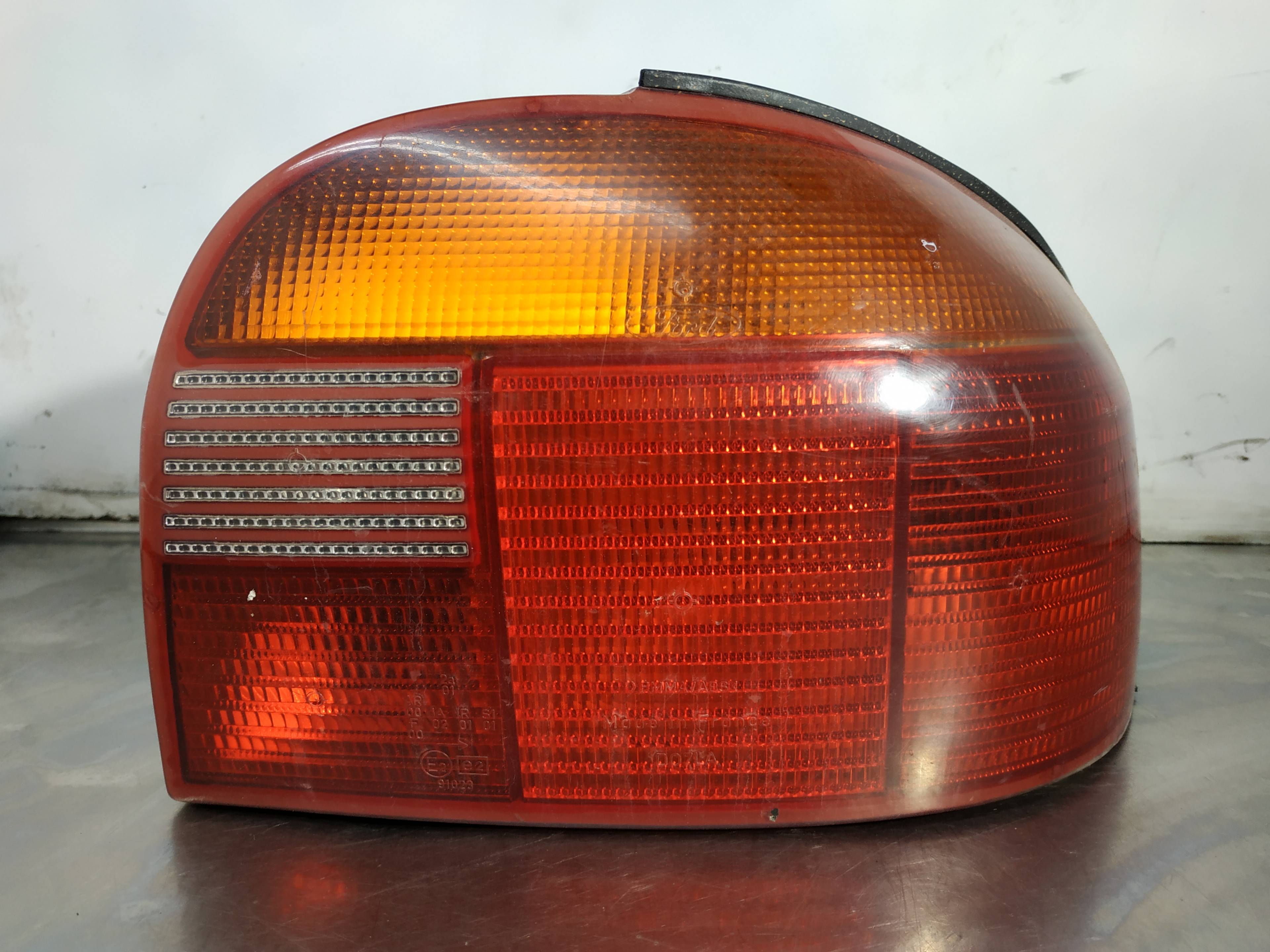 FORD Mondeo 1 generation (1993-1996) Rear Right Taillight Lamp 93BG13N004 18981280