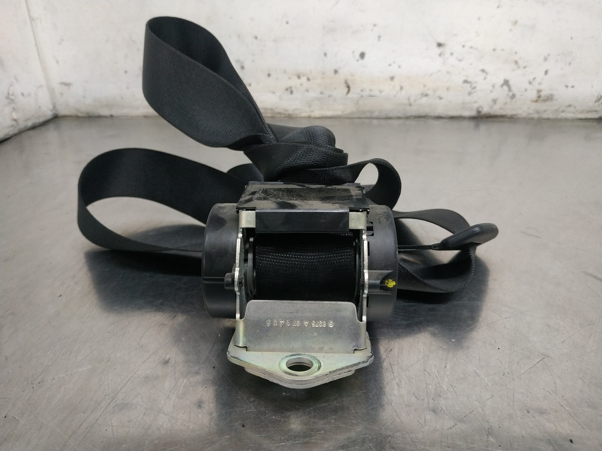 BMW 1 Series E81/E82/E87/E88 (2004-2013) Rear Left Seatbelt 607051100B 27081136