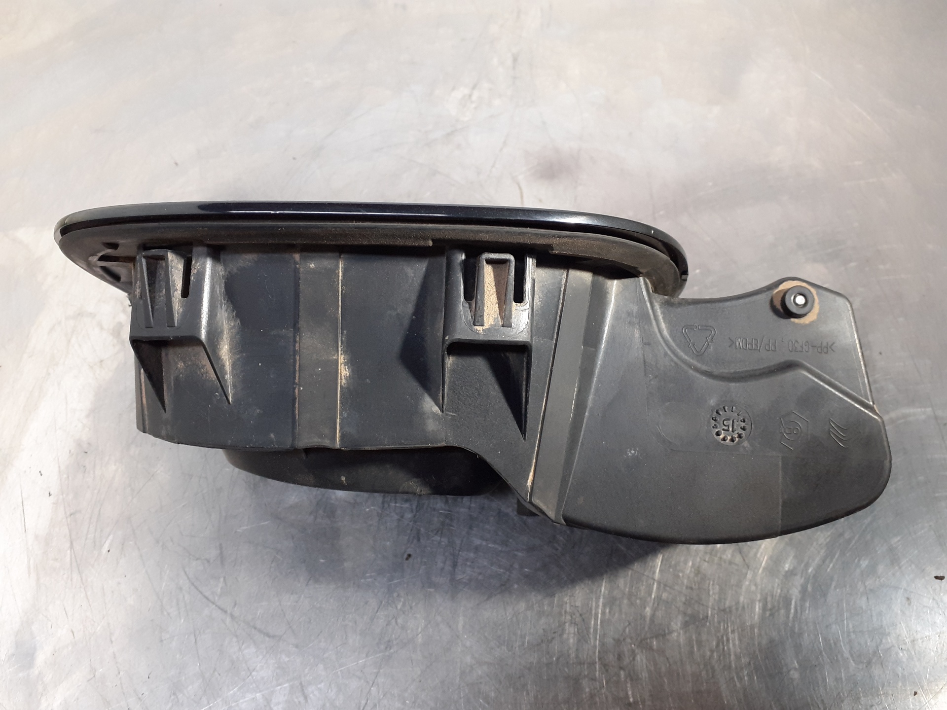 Tapa exterior combustible BH02 9801501380 de Citroen C4 cactus 2014-2014 con 68320 km - pieza usada