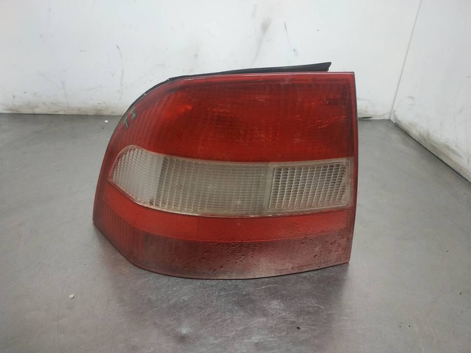 Piloto trasero izquierdo 90568047 de Opel Vectra b (j96) 1995-2002