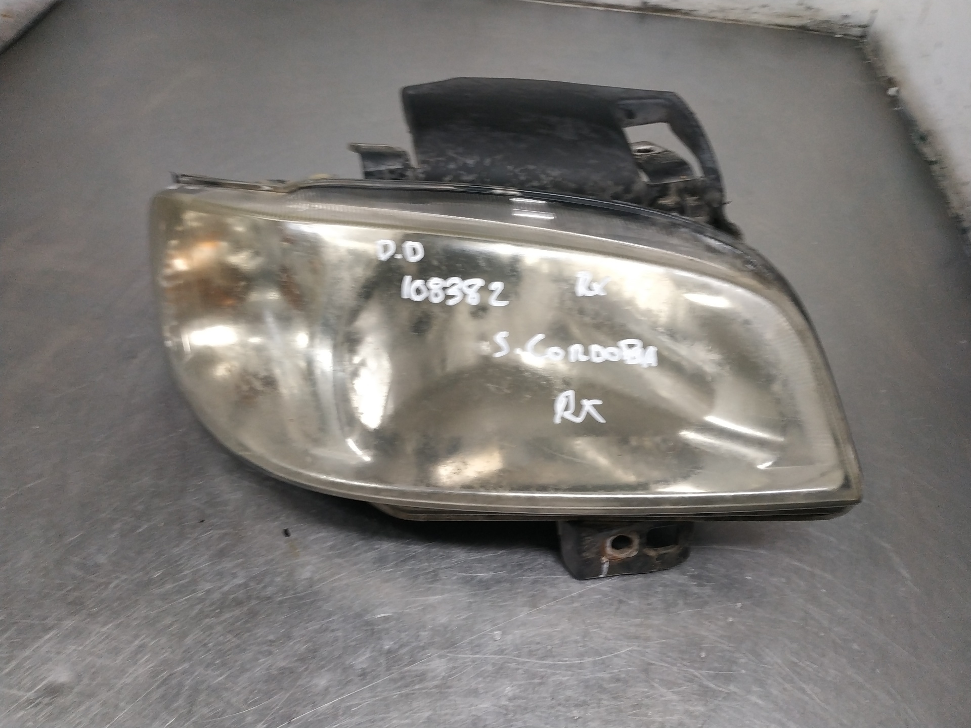 SEAT Cordoba 1 generation (1993-2003) Front Right Headlight 27319169