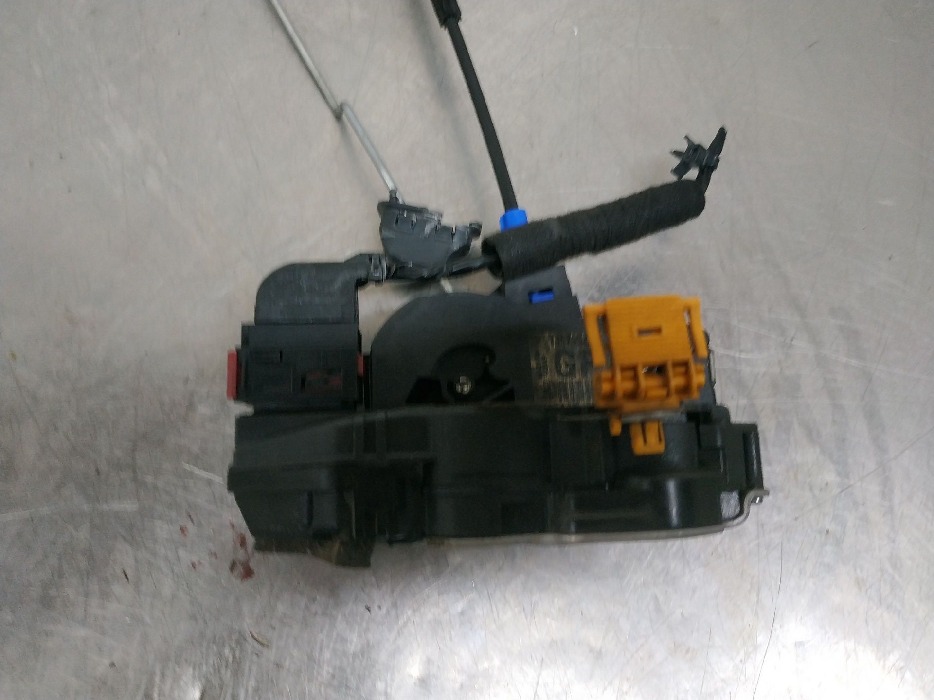 Türschloss vorne rechts A17DTS 13579523 de Opel Astra 2009-2011 - pieza usada