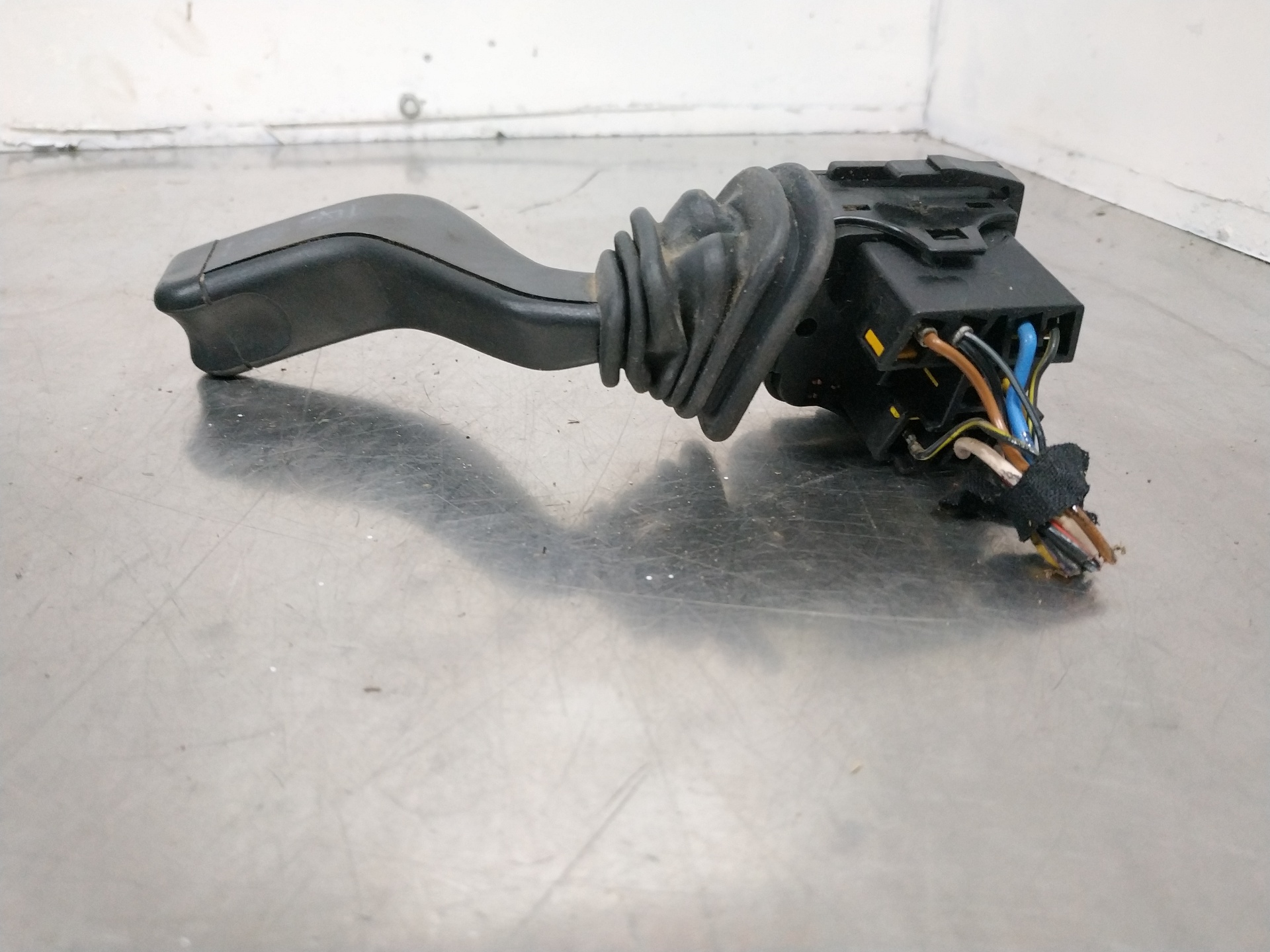 Mando del limpia X16XEL 90124931 de Opel Astra g hatchback (t98) 1998-0 - pieza usada