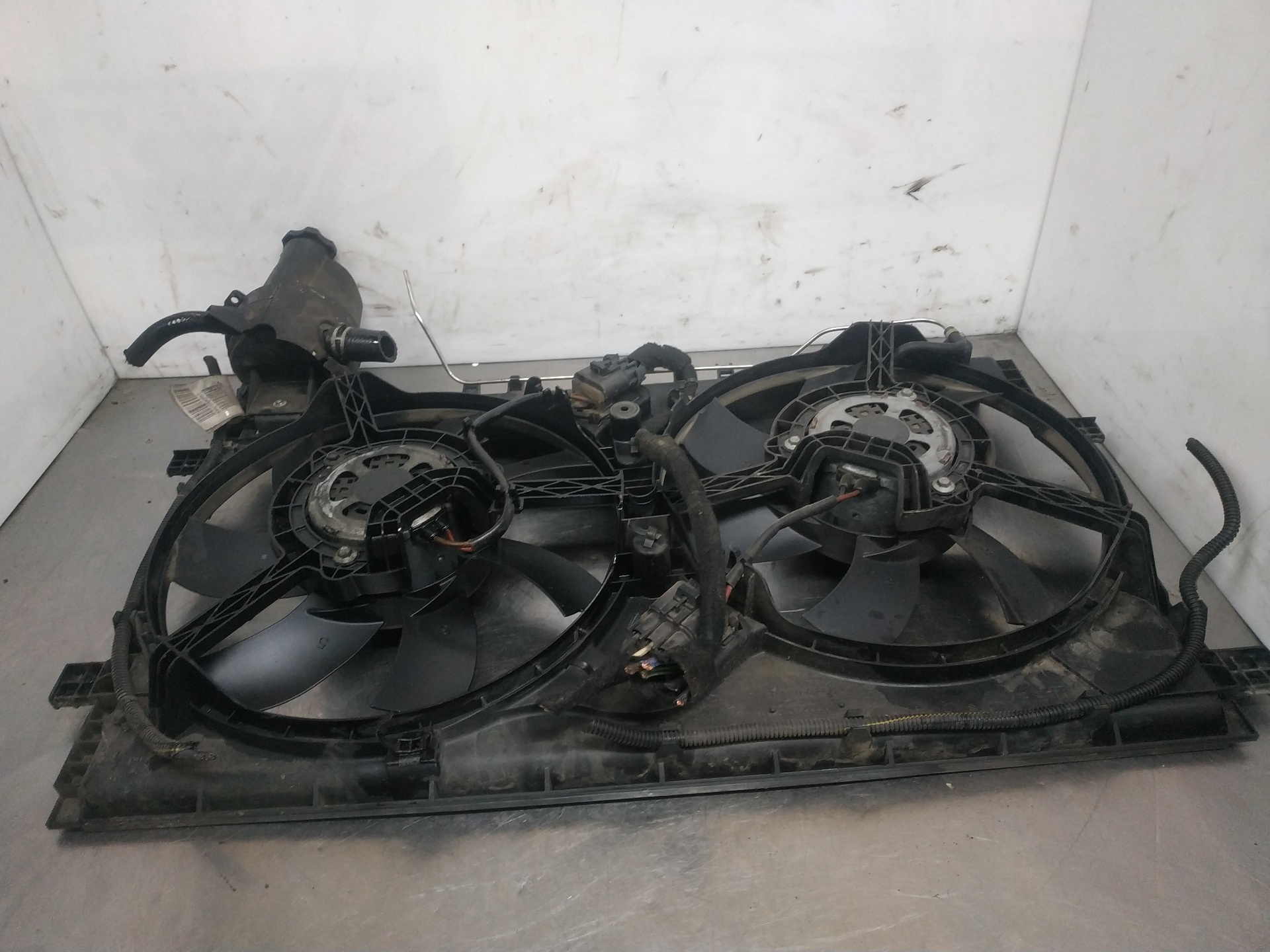 Electroventilador A20DTC,A20DTL,A20DT 13223018 de Opel Insignia 2008-2011 - pieza usada