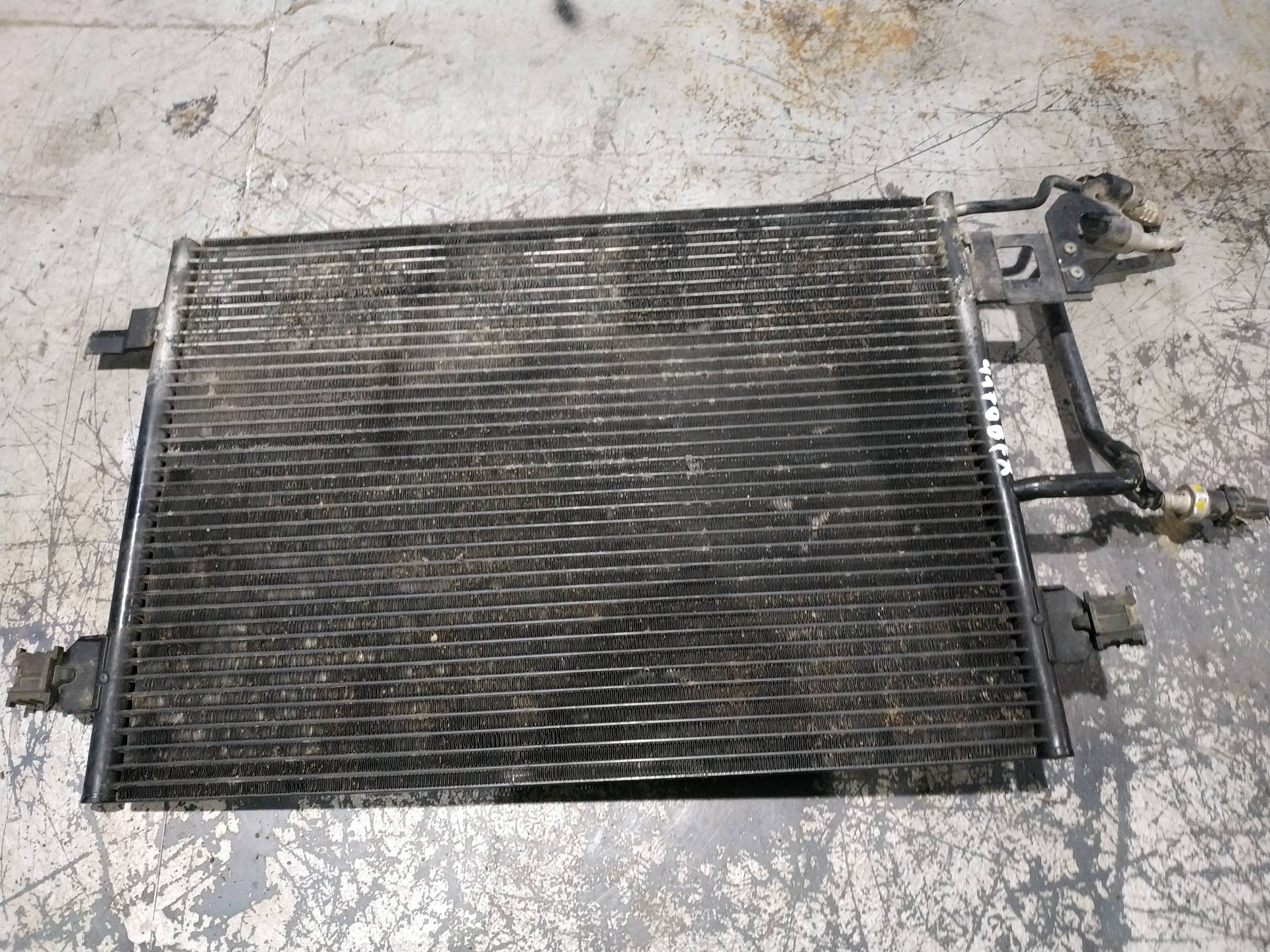 Condensador / radiador aire acondicionado AFB 4825941 de Audi A4 b5 (8d2) 1995-2000 - pieza usada