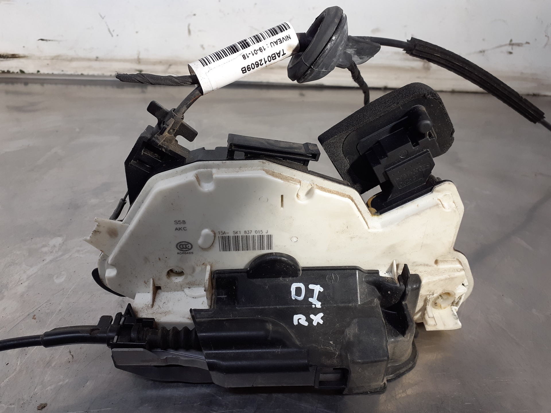 SEAT Toledo 3 generation (2004-2010) Front venstre dørlås 5K1837015J 18985584