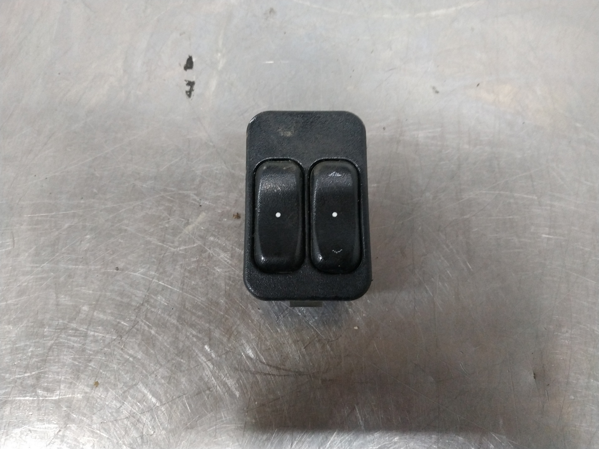 OPEL Zafira A (1999-2003) Front Left Door Window Switch 13363201 23613070