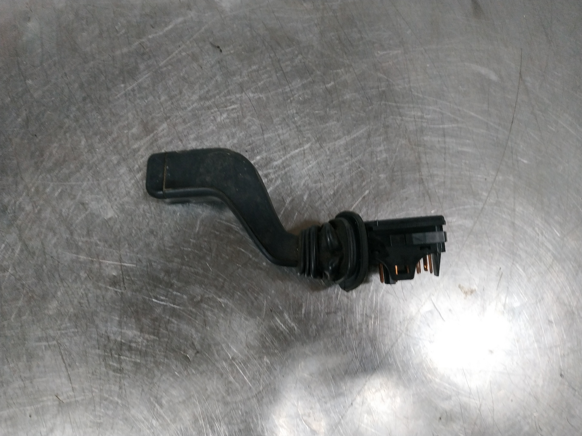 Mando del limpia Z16SE 90124931 de Opel Astra 1998-0 - pieza usada