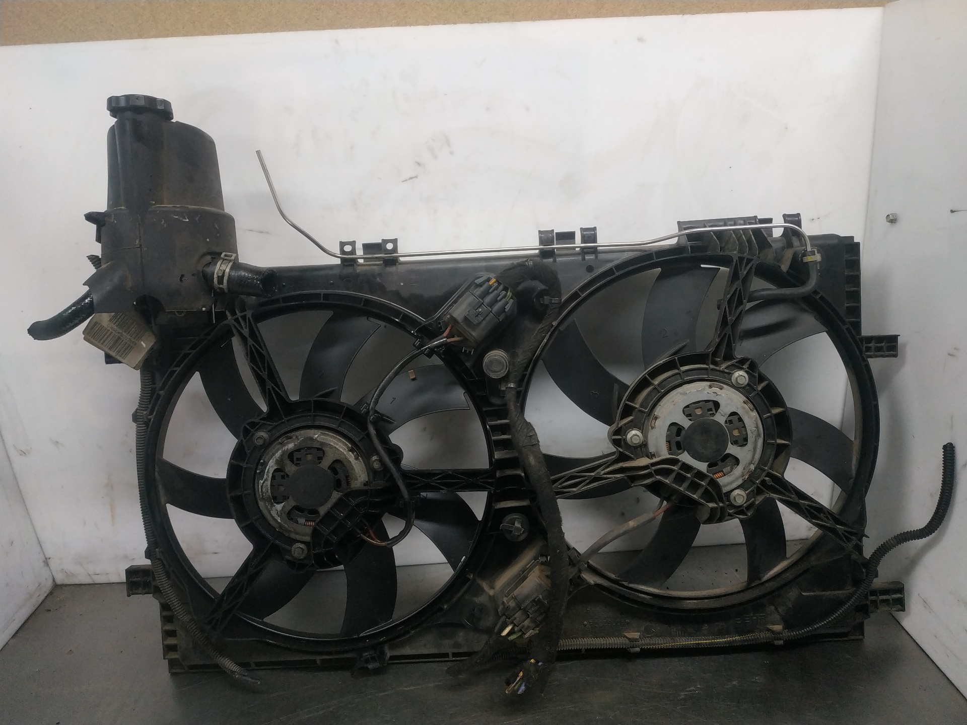 Electroventilador A20DTC,A20DTL,A20DT 13223018 de Opel Insignia 2008-2011 - pieza usada