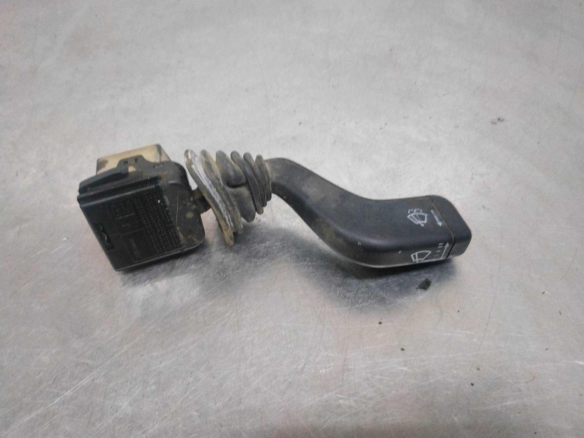 Mando del limpia 90124931 de Opel Astra f (t92) 1992-1998