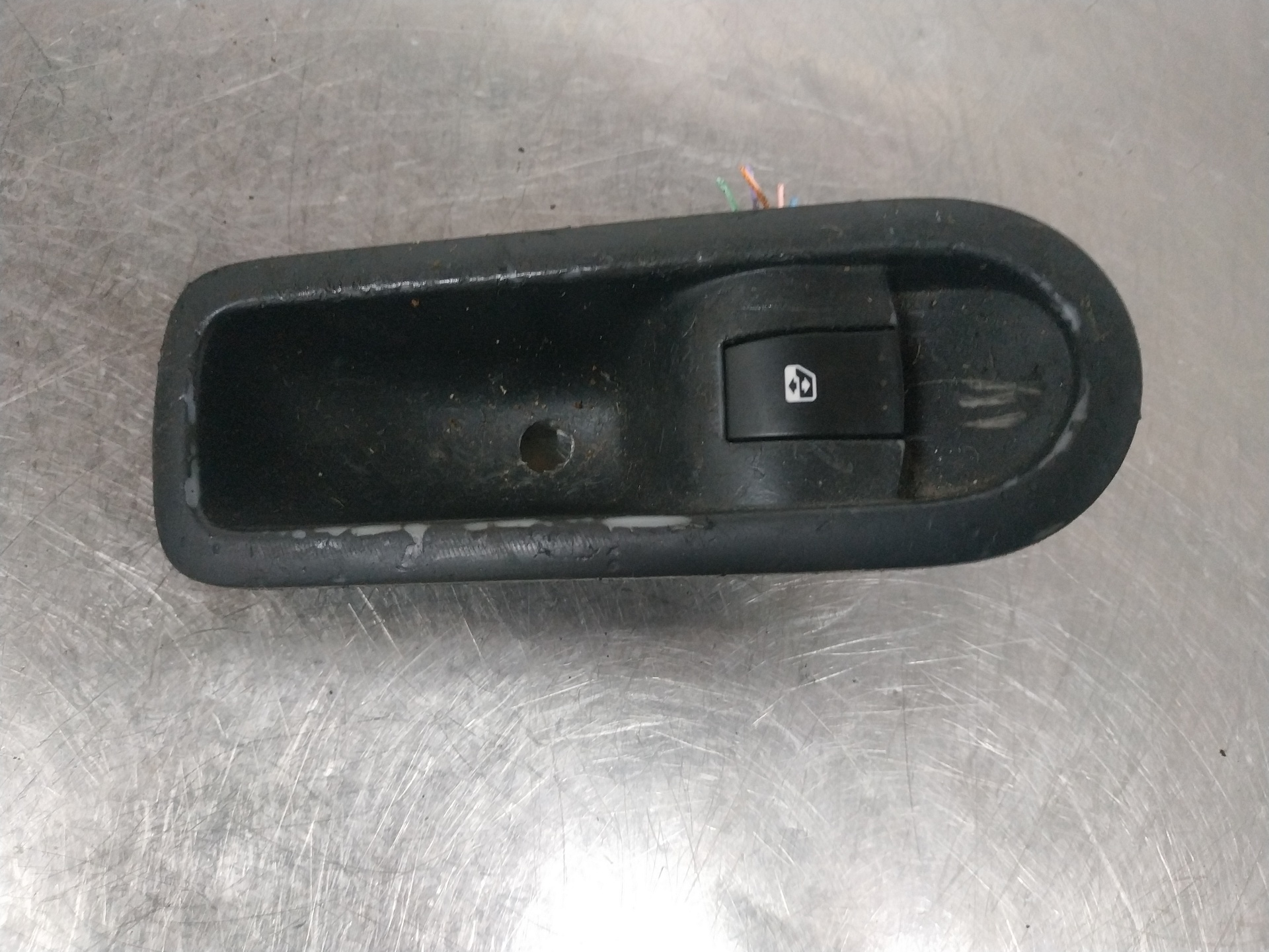 Comando do vidro tras esquerdo 156015540 de Renault Megane ii (bm0/1_, cm0/1_) 2002-2008 - pieza usada