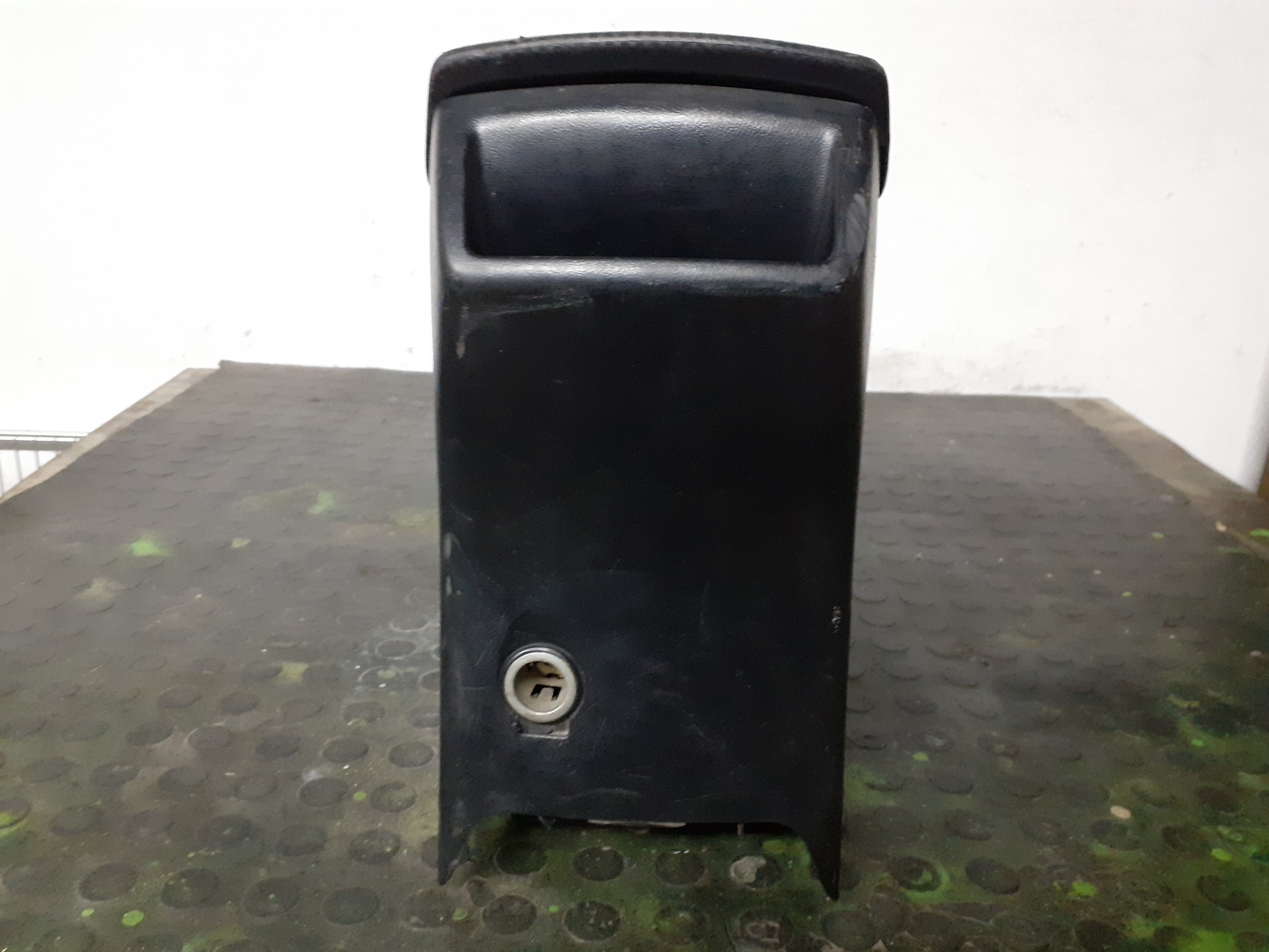 OPEL Toledo 3 generation (2004-2010) Подлокотник 5P0864251B 19014454