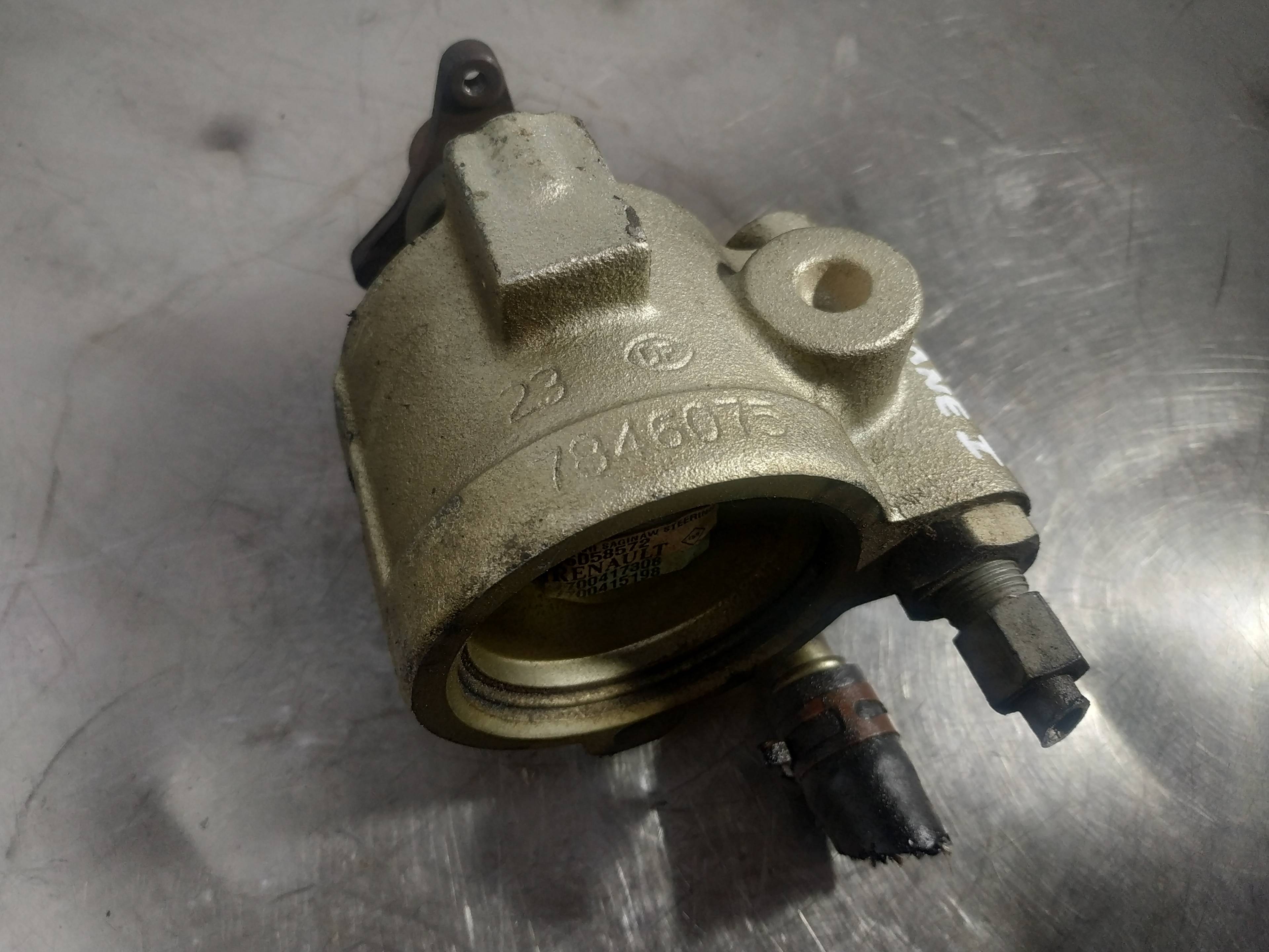 Bomba de servodirección F9Q 7700417308 de Renault Megane i 1997-2003 - pieza usada