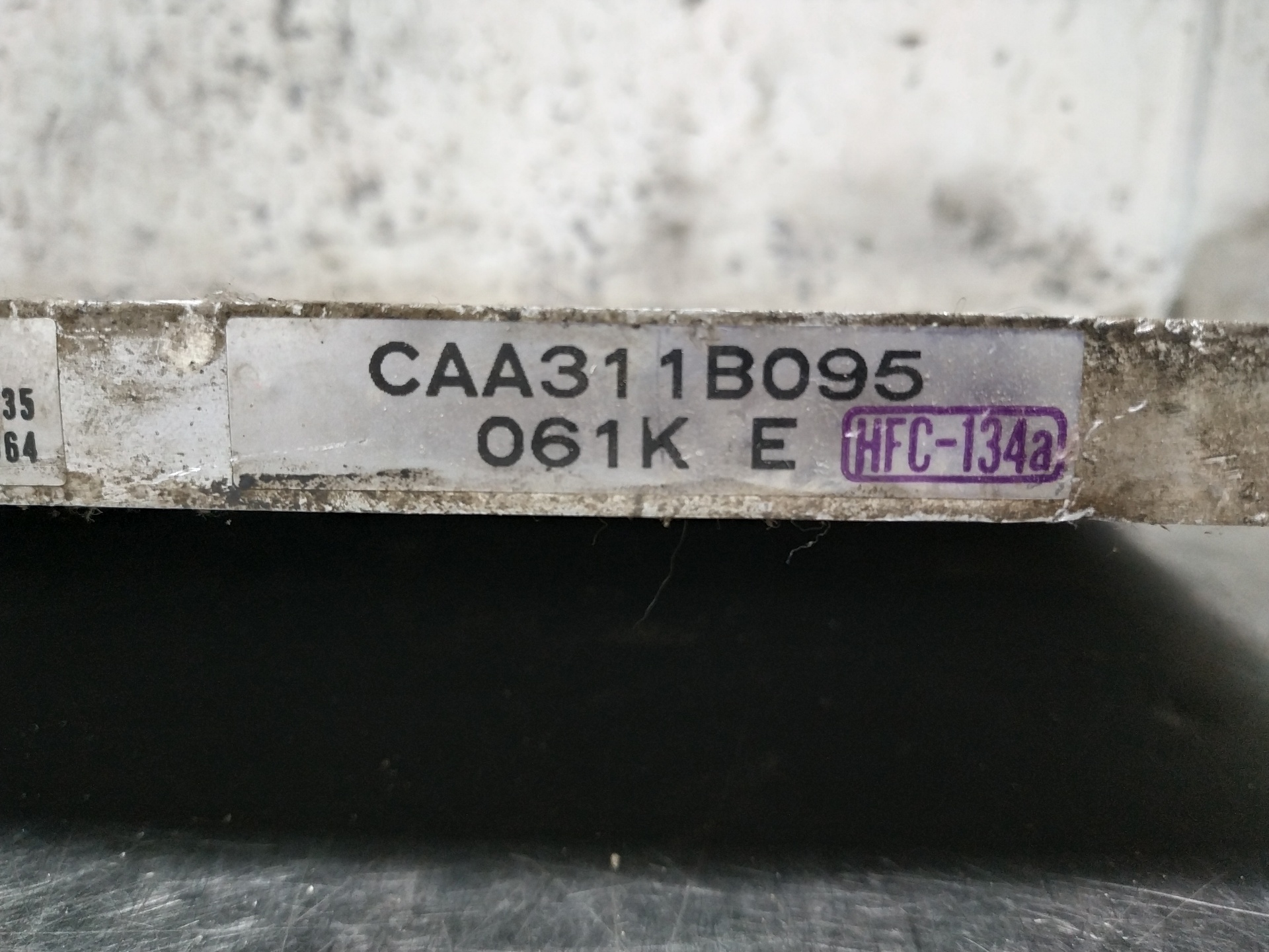 Condensador / radiador aire acondicionado 4D68SOHC 4825941 de Mitsubishi Galant 1996-2004 - pieza usada
