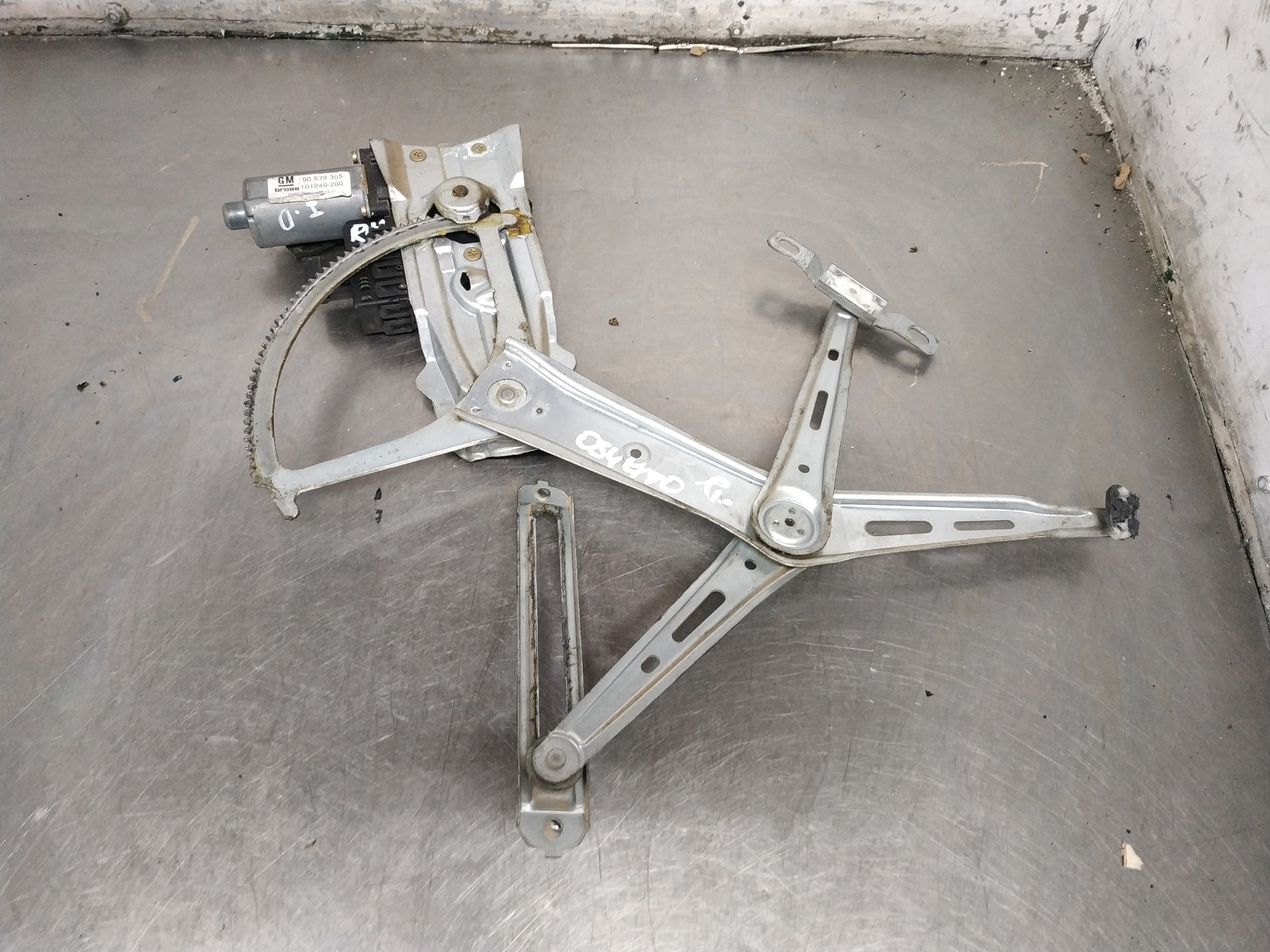 OPEL Zafira A (1999-2003) Front Left Door Window Regulator 90579355 23613120