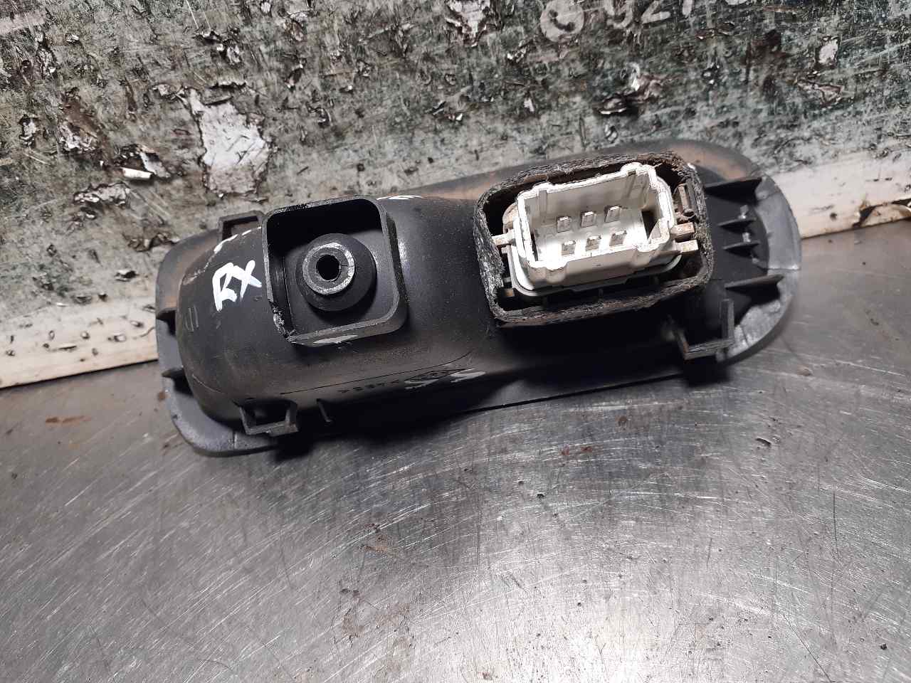 Comando do vidro tras direito K9K F7 156015540 de Renault Megane ii (bm0/1_, cm0/1_) 2002-2008 - pieza usada