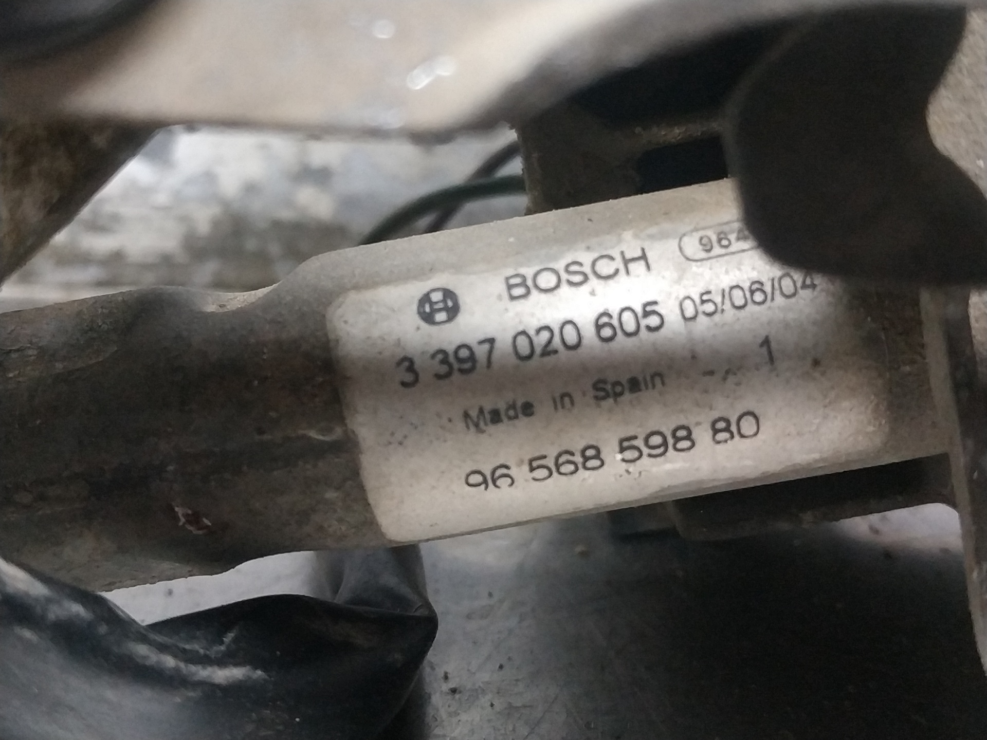 Motor limpia delantero RHR 0390241722 de Peugeot 407 (6d_) 2004-2010 - pieza usada