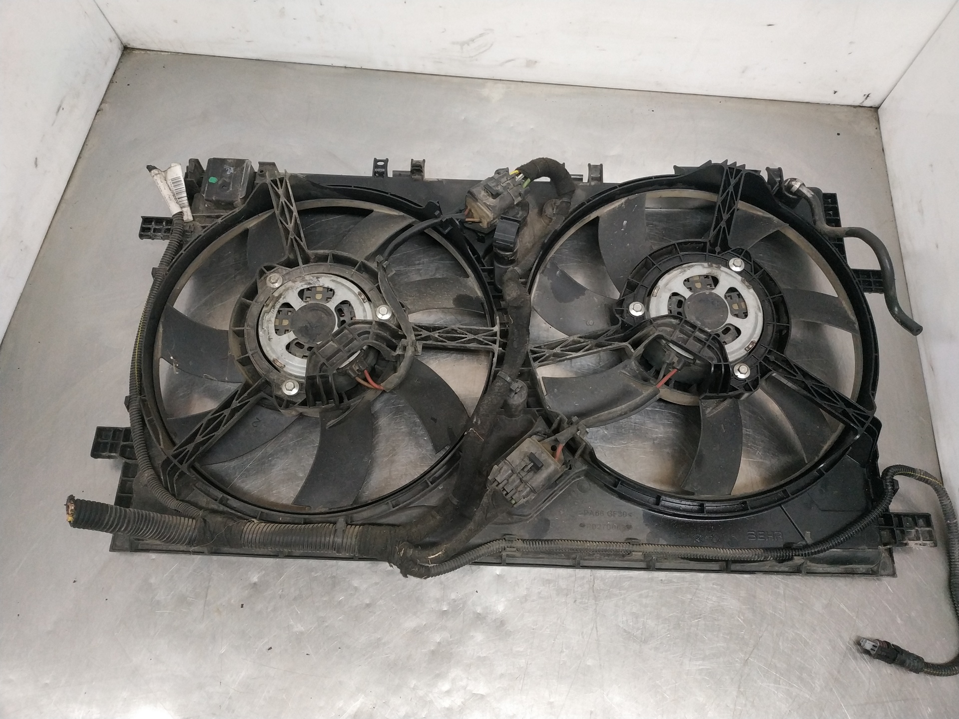 Electroventilador A20DTH 13223018 de Opel Insignia a sports tourer (g09) 2008-2012 - pieza usada