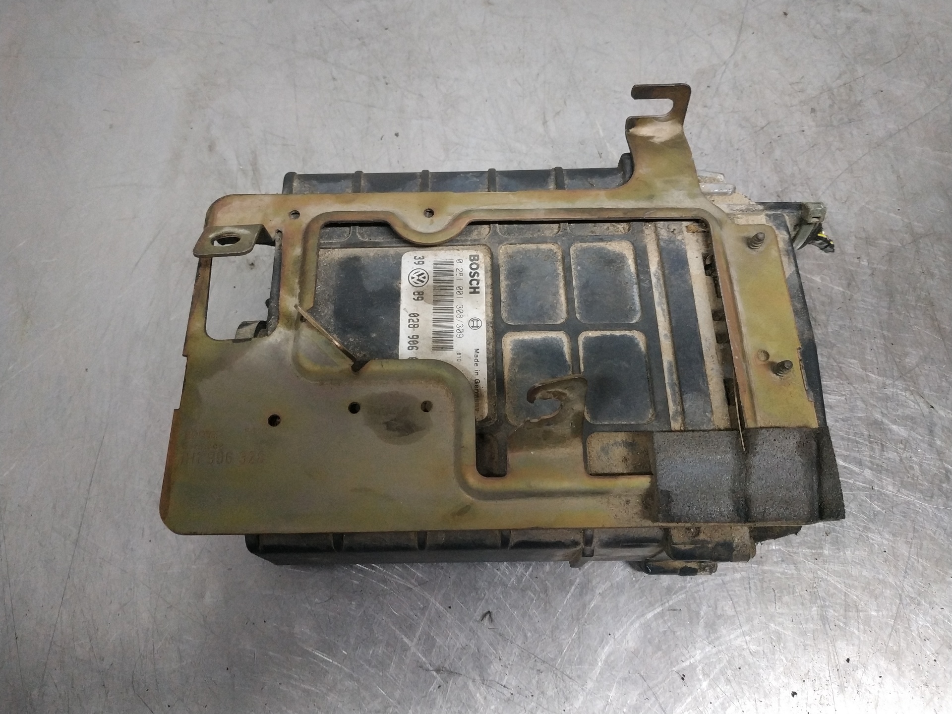 Centralita motor uce 1Z 0281001308 de Volkswagen Golf 1991-1998 - pieza usada