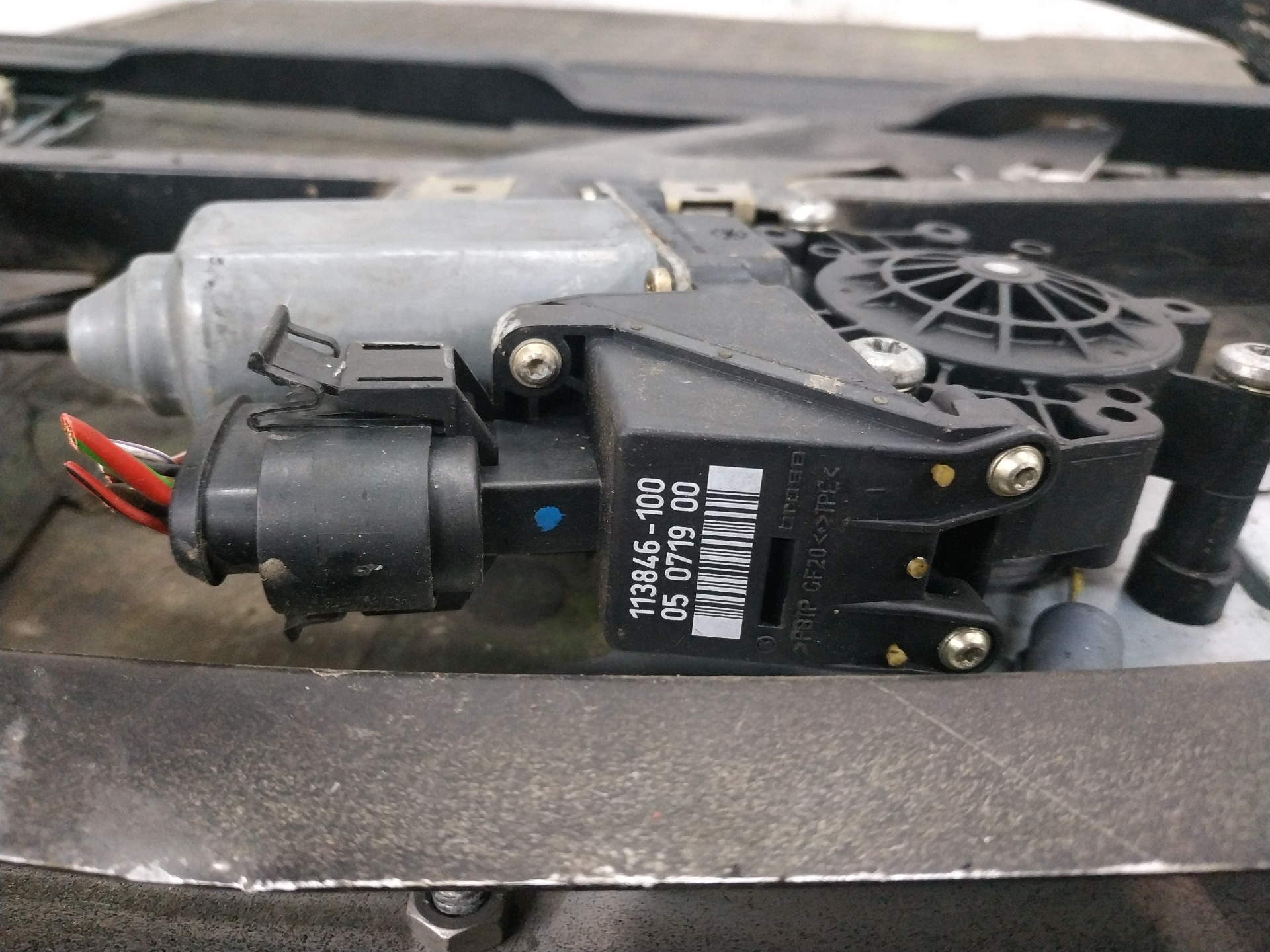 OPEL A4 B5/8D (1994-2001) Regulator de geam ușă stânga față 113846100 19096560