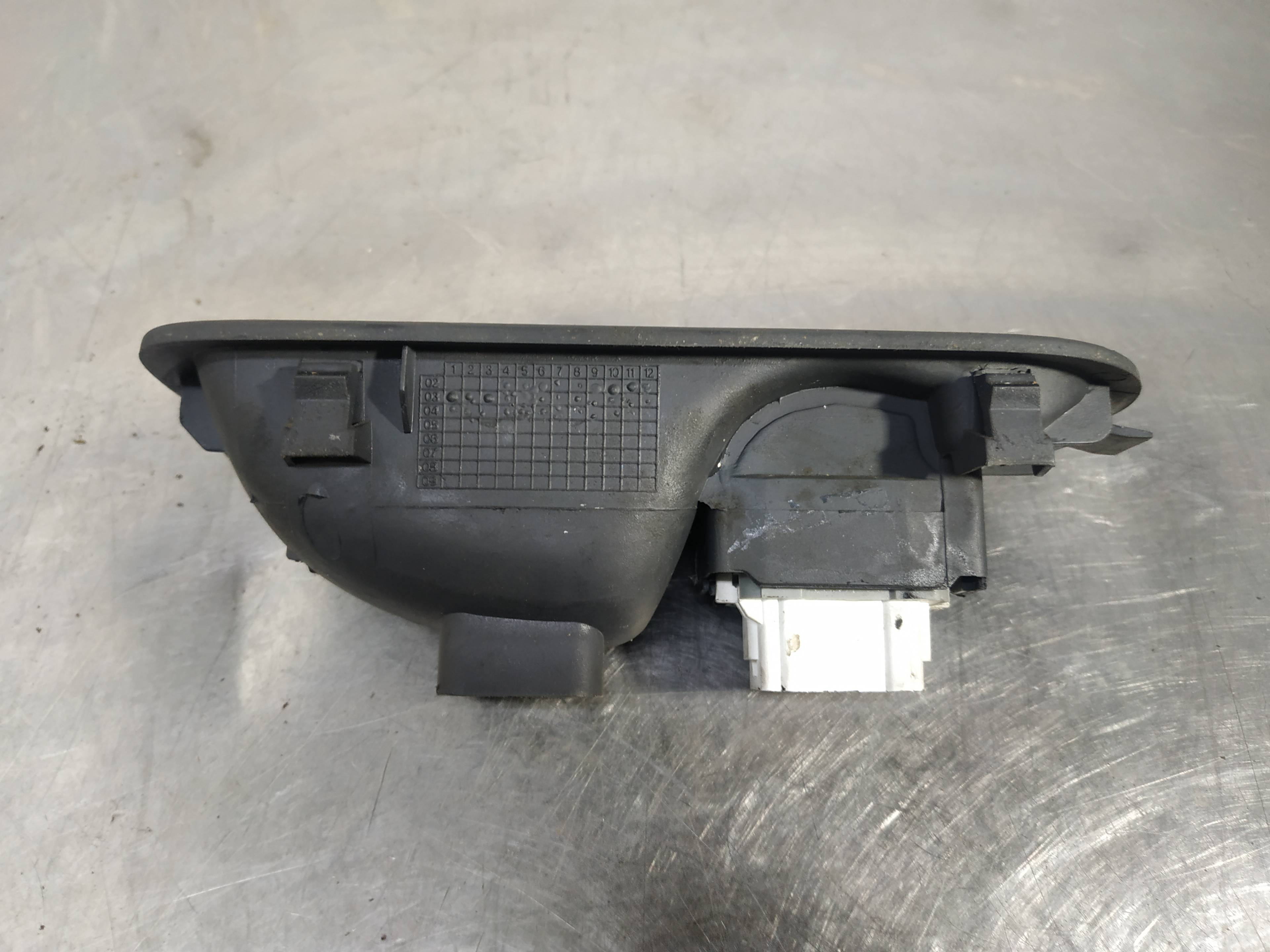 Elevalunas trasero derecho 156015540 de Renault Megane ii 2002-2009 - pieza usada