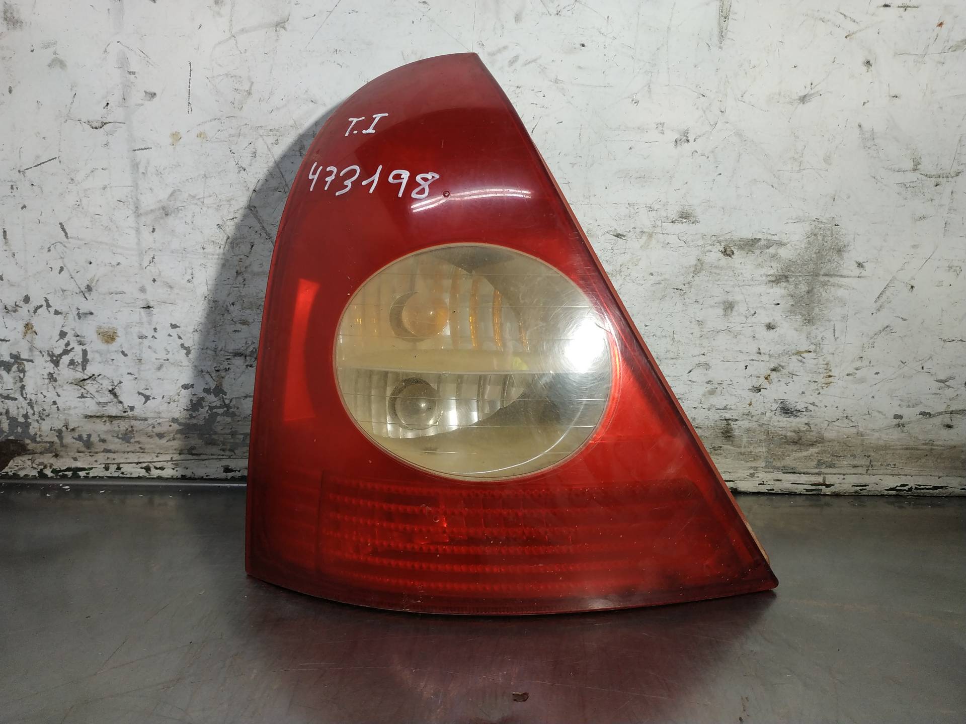 Pisca tras esquerdo 8200071413 de Renault Clio ii (bb_, cb_) 2004-0