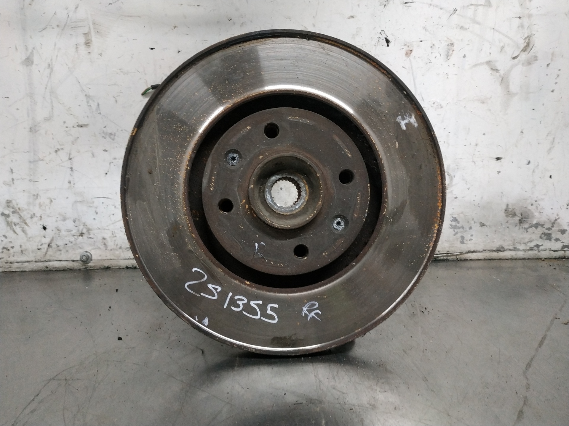 MASERATI 406 1 generation (1995-2004) Front Left Wheel Hub 23583970