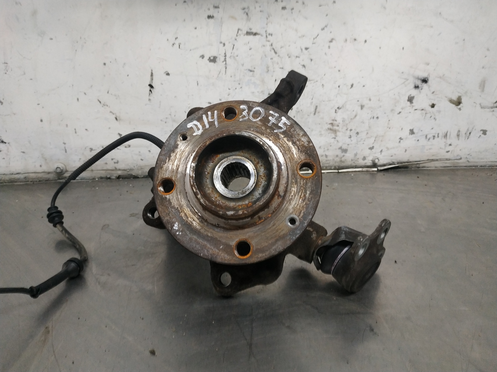 CITROËN C3 1 generation (2002-2010) Front Right Wheel Hub 23584454