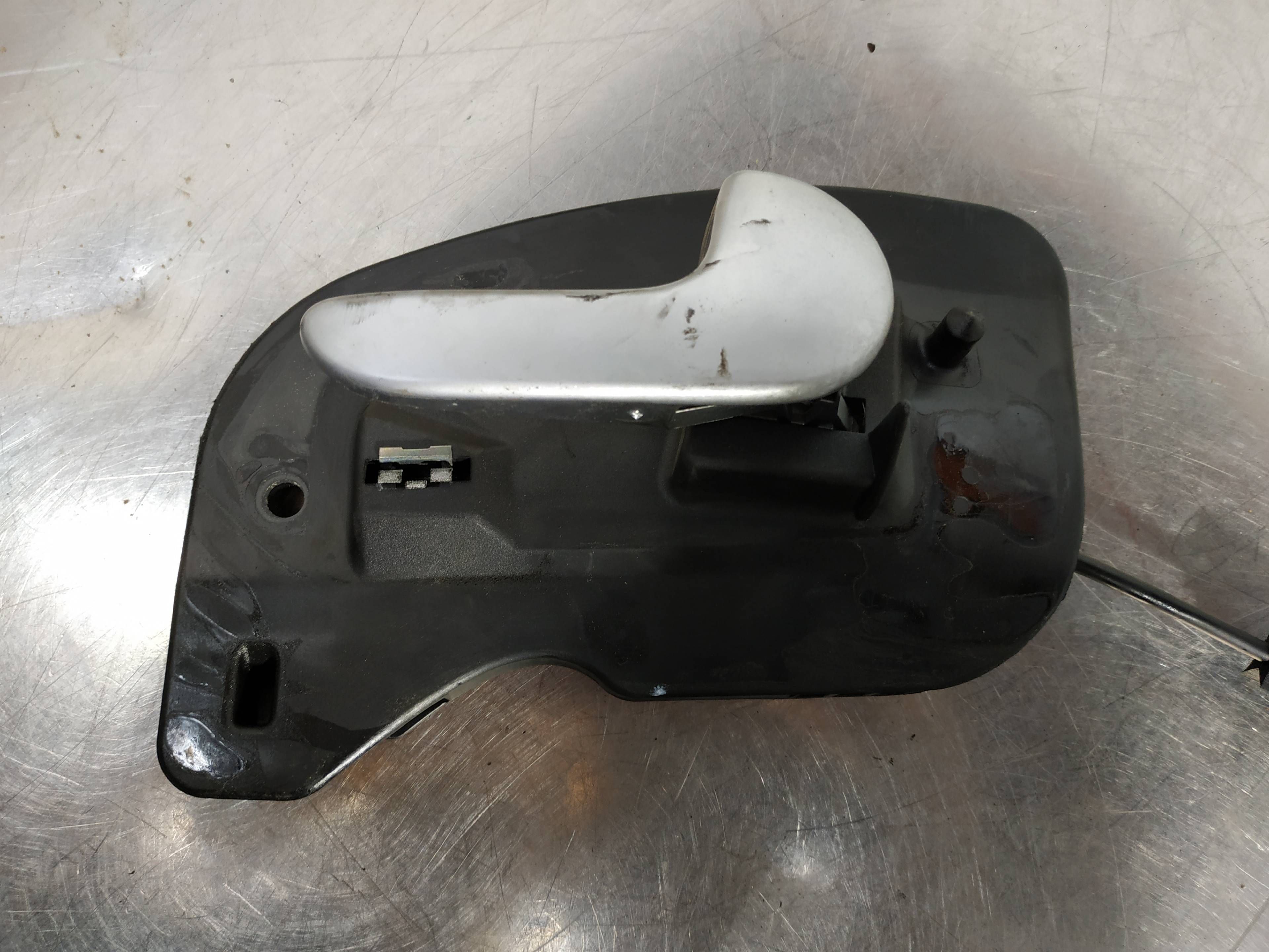 Maniglia interna anteriore destra Z13DT 316053479 de Opel Corsa 2003-0 - pieza usada