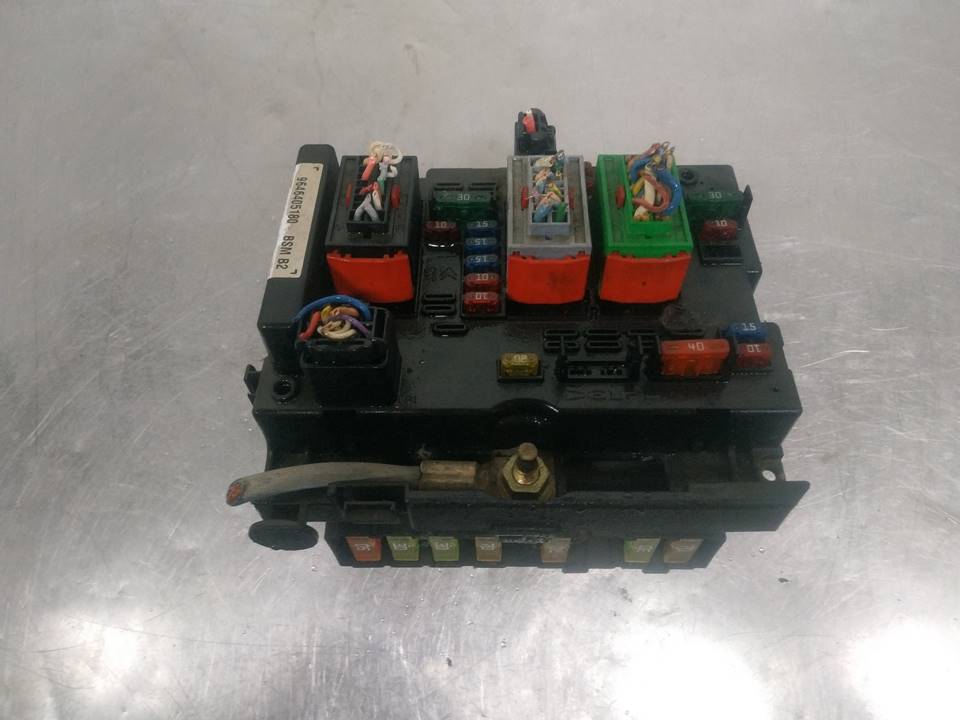 Caja de relés / fusibles NFUTU5JP4,NFU 9646405180 de Peugeot 307 2006-2008