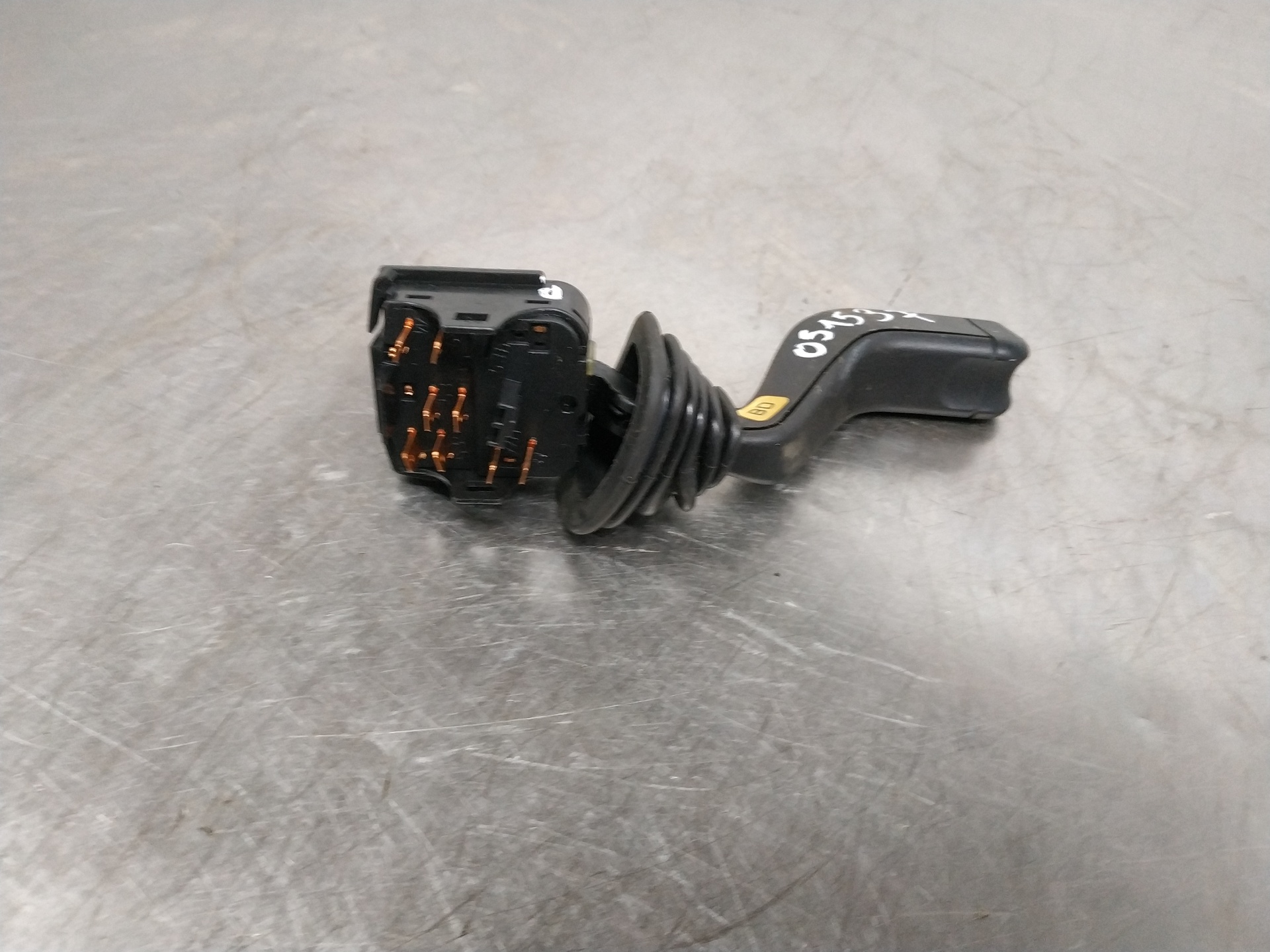 Mando del limpia Z16SE 90124931 de Opel Astra 1998-0 - pieza usada