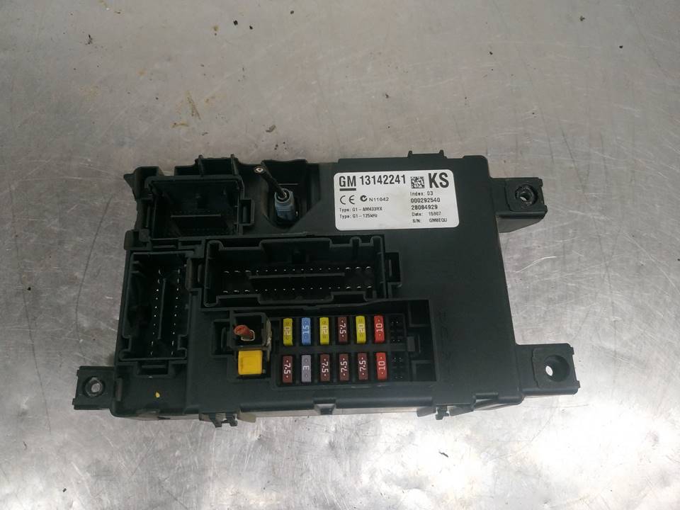 Caja de relés / fusibles 13142241 de Opel Corsa 2006-2010 - pieza usada